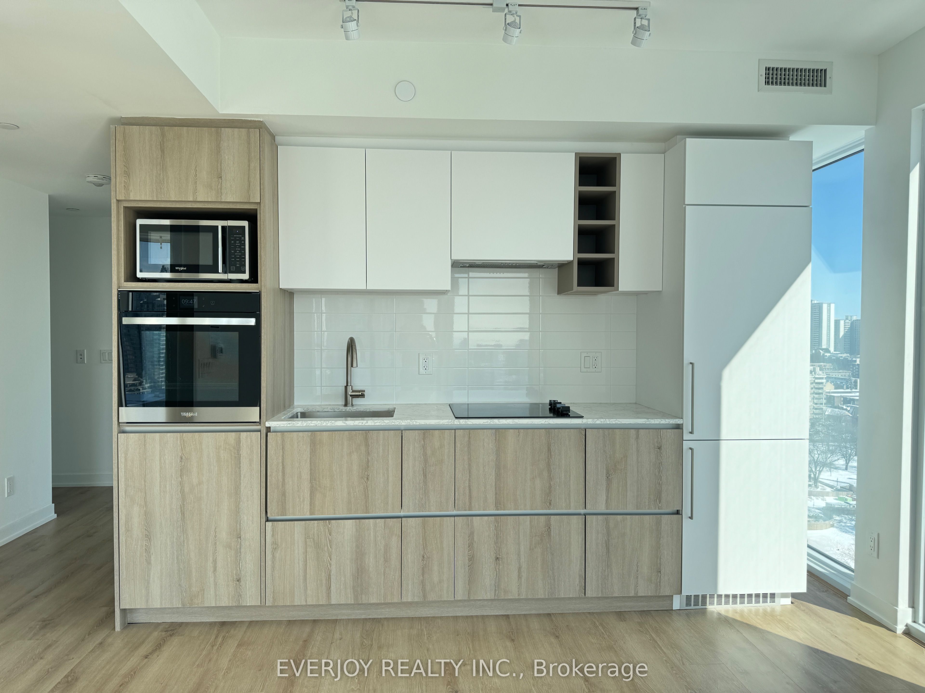 319 Jarvis Street 2215, Toronto, ON M5B 0C8 photo 2