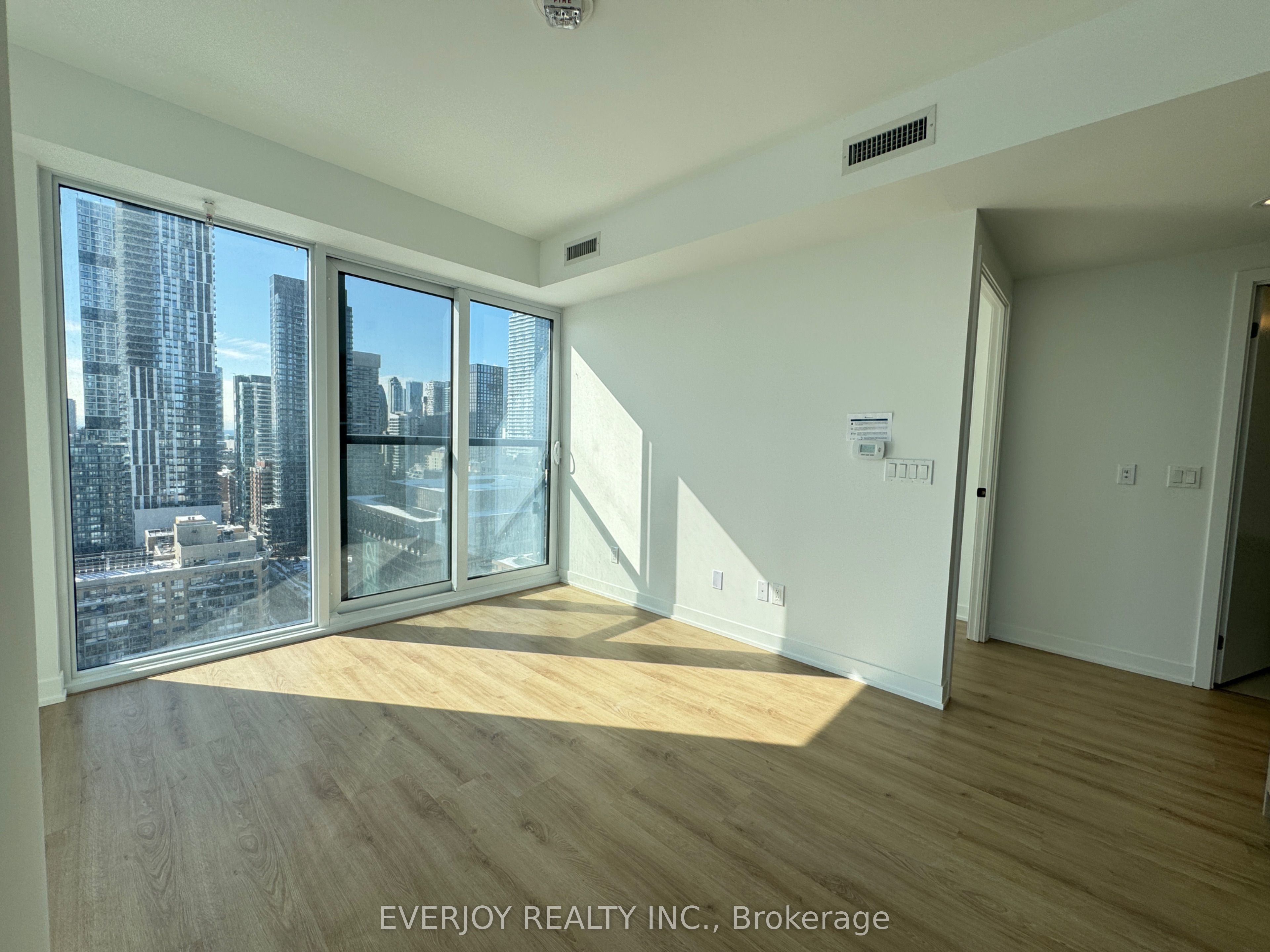 319 Jarvis Street 2215, Toronto, ON M5B 0C8 photo 3