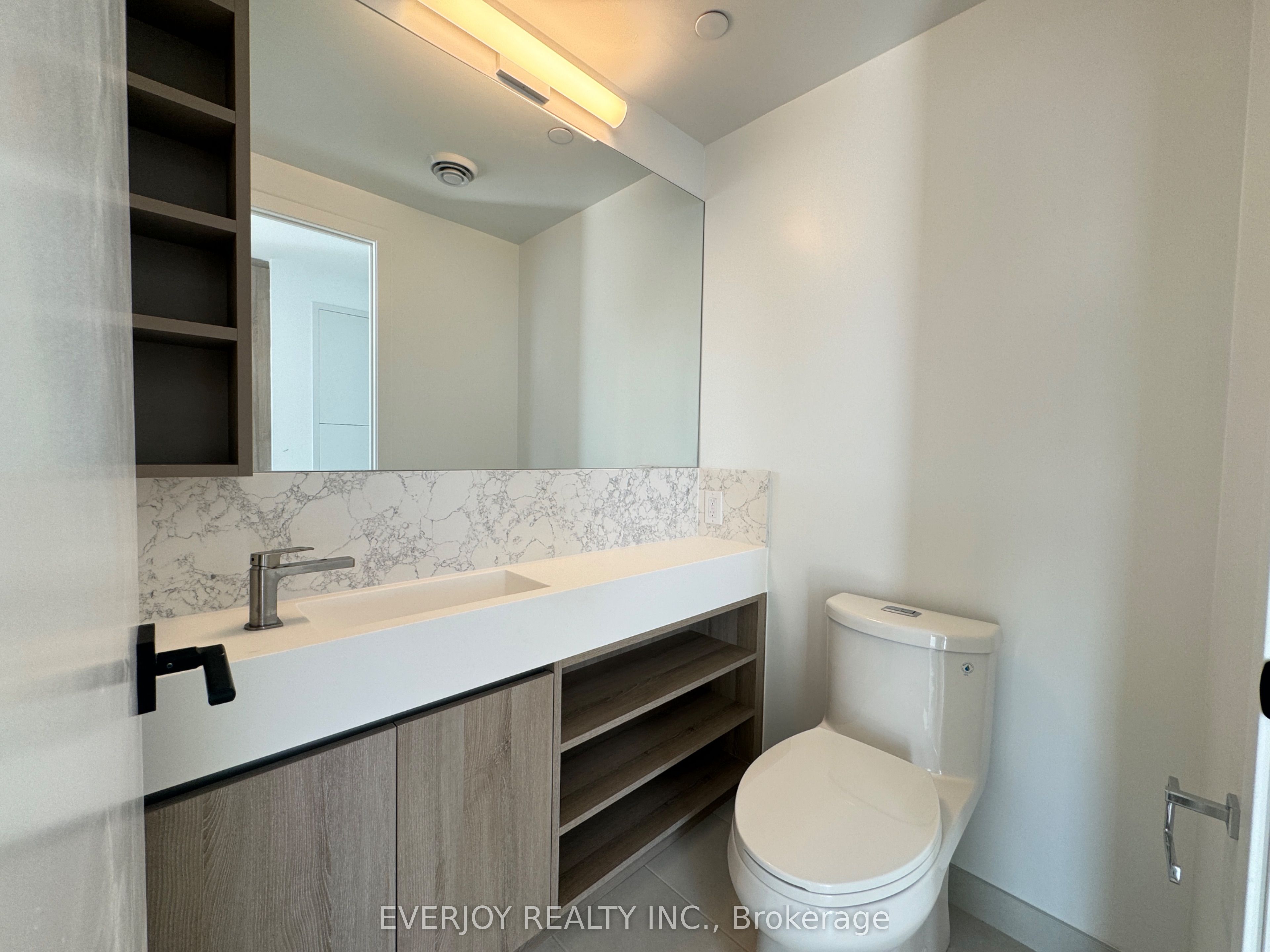 319 Jarvis Street 2215, Toronto, ON M5B 0C8 photo 5