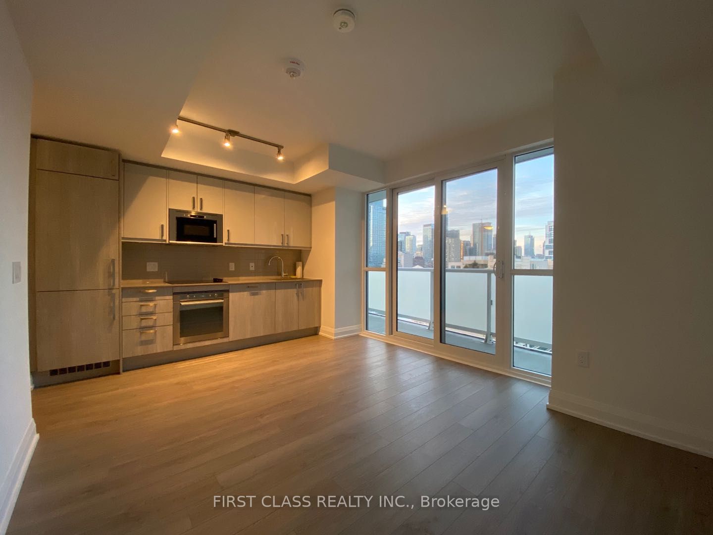 77 Mutual Street 1809, Toronto, ON M5B 0B9 photo 3