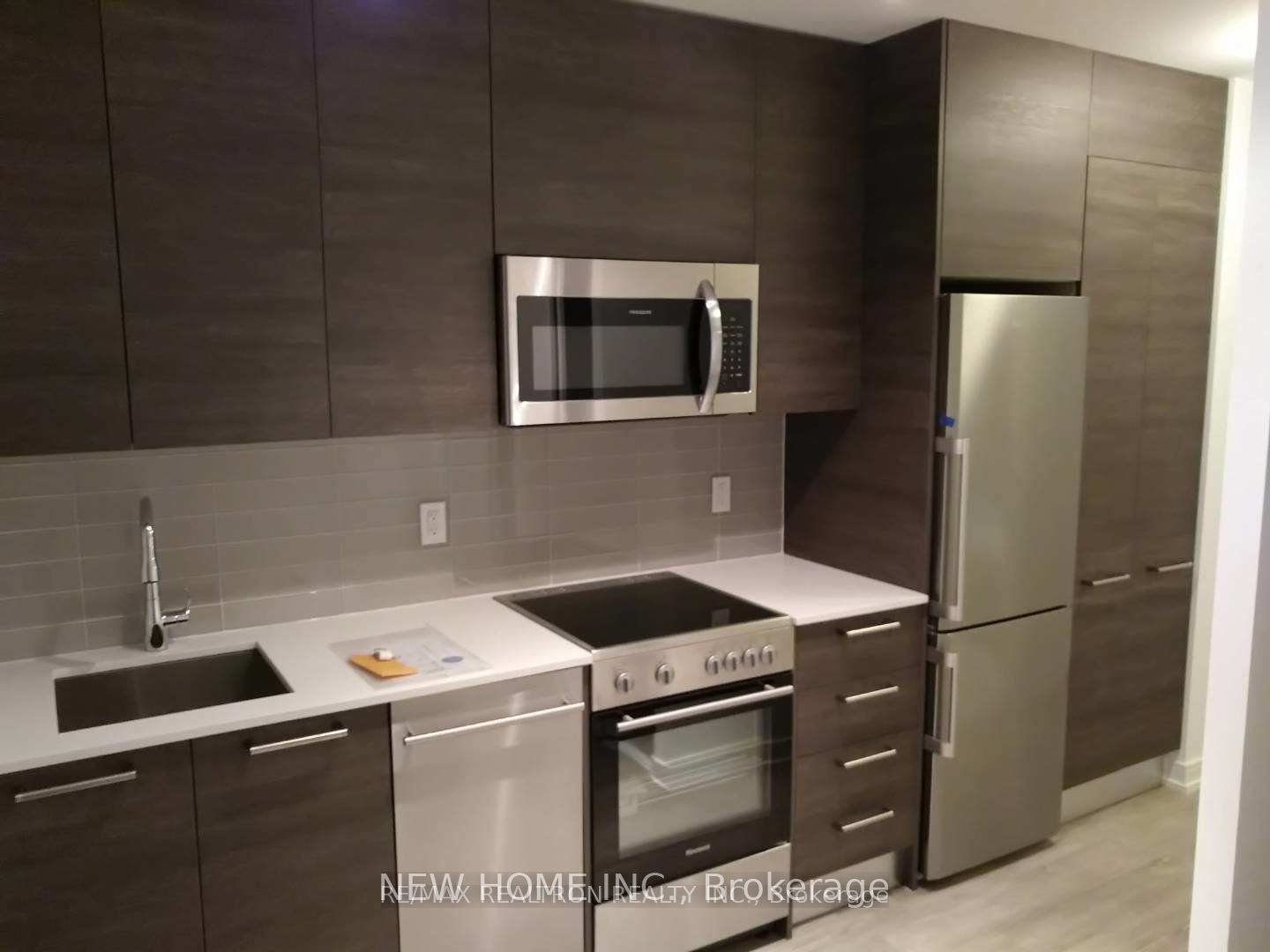 28 Wellesley Street E 411, Toronto, ON M4Y 0C4