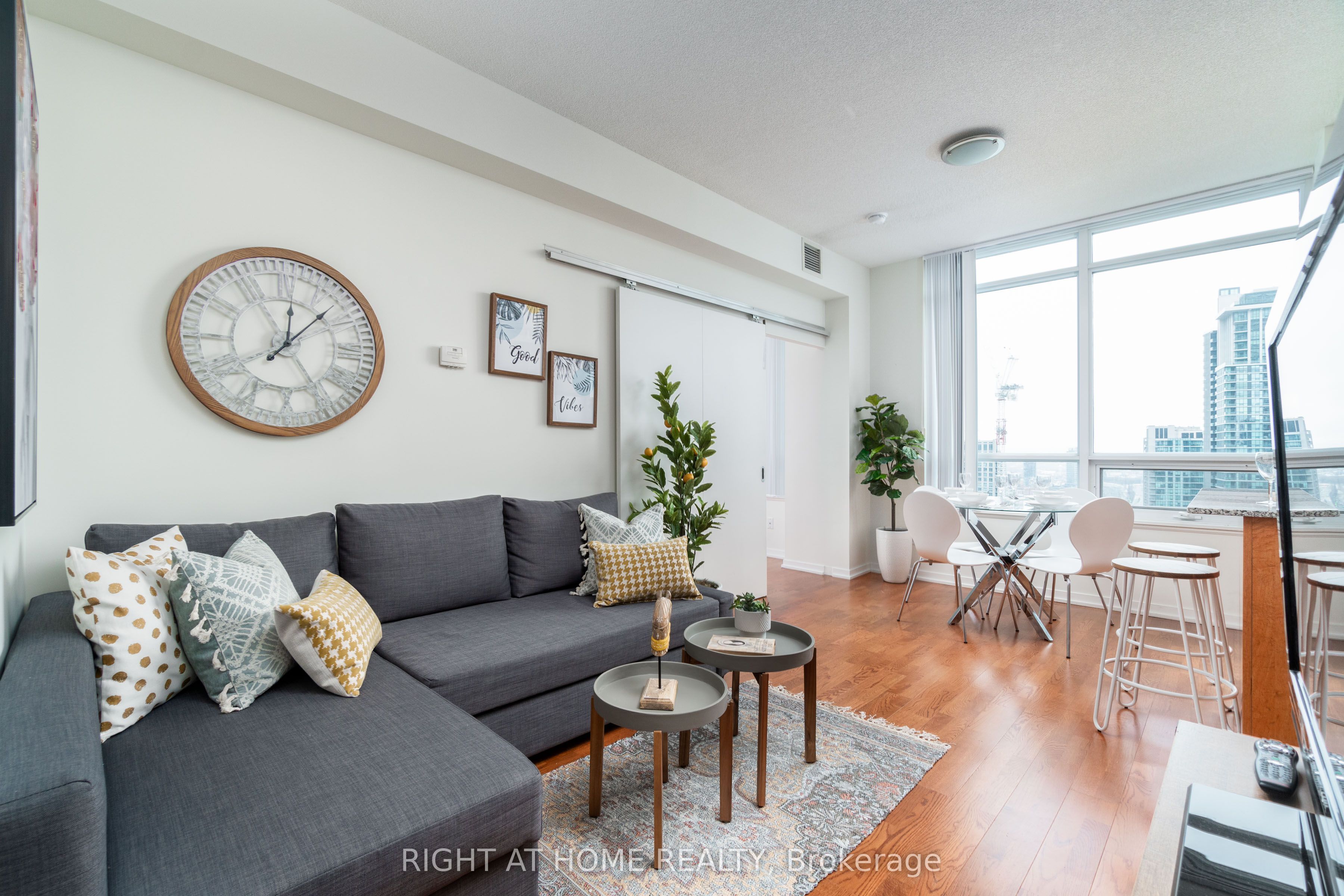 55 Bremner Boulevard 3404, Toronto, ON M5J 0A6