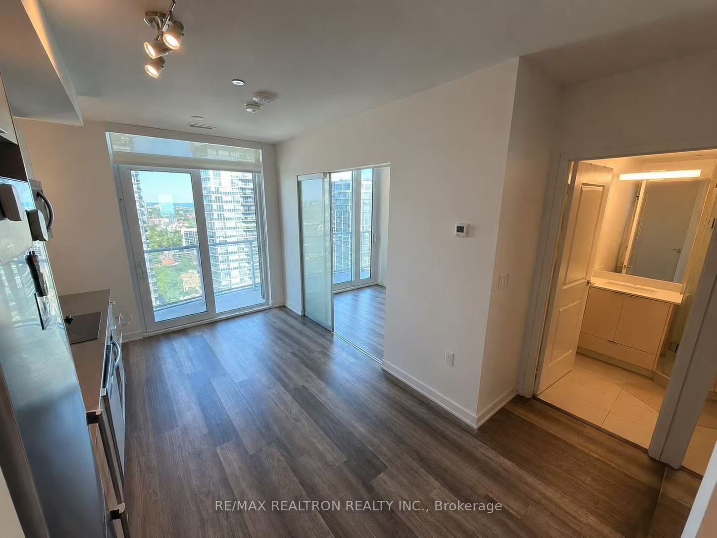 100 Dalhousie Street 3005, Toronto, ON M5B 0C7 photo 3
