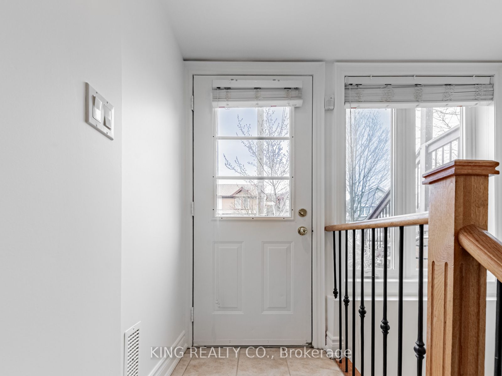 26 Greensides Avenue, Toronto, ON M6G 3P6 photo 3