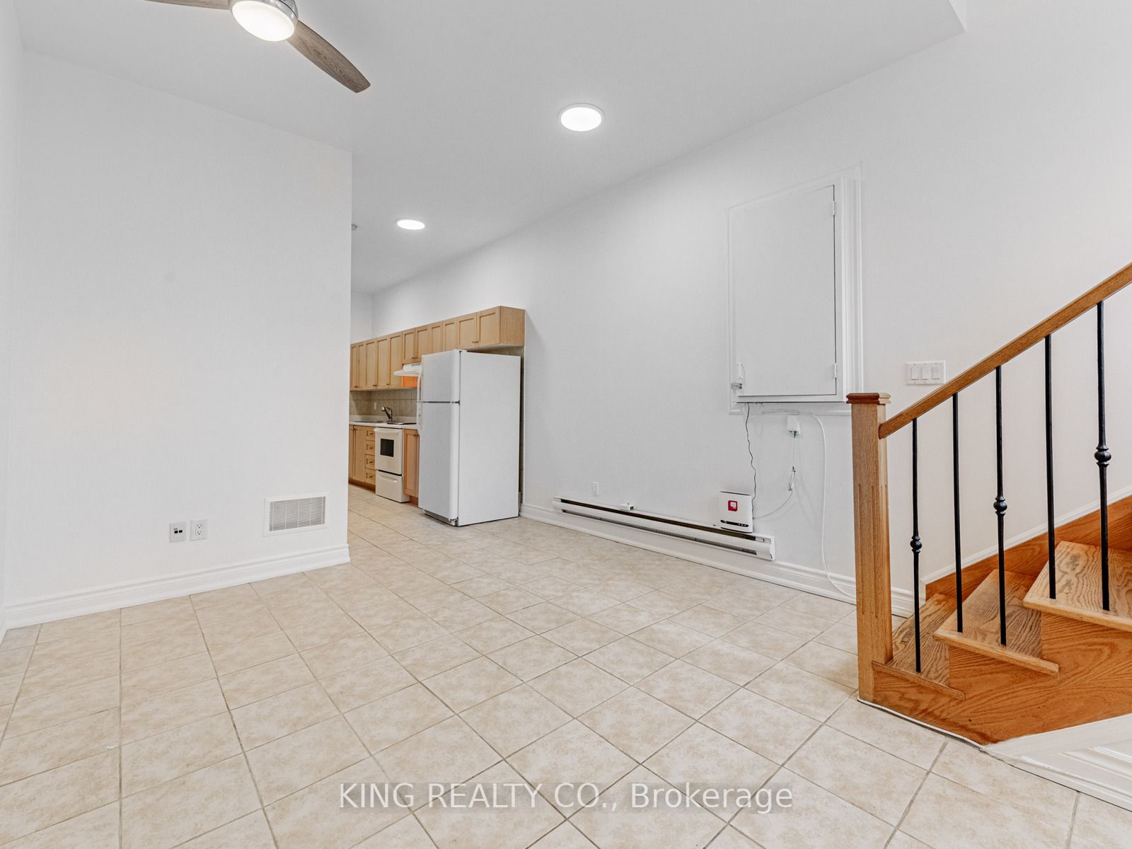26 Greensides Avenue, Toronto, ON M6G 3P6 photo 5