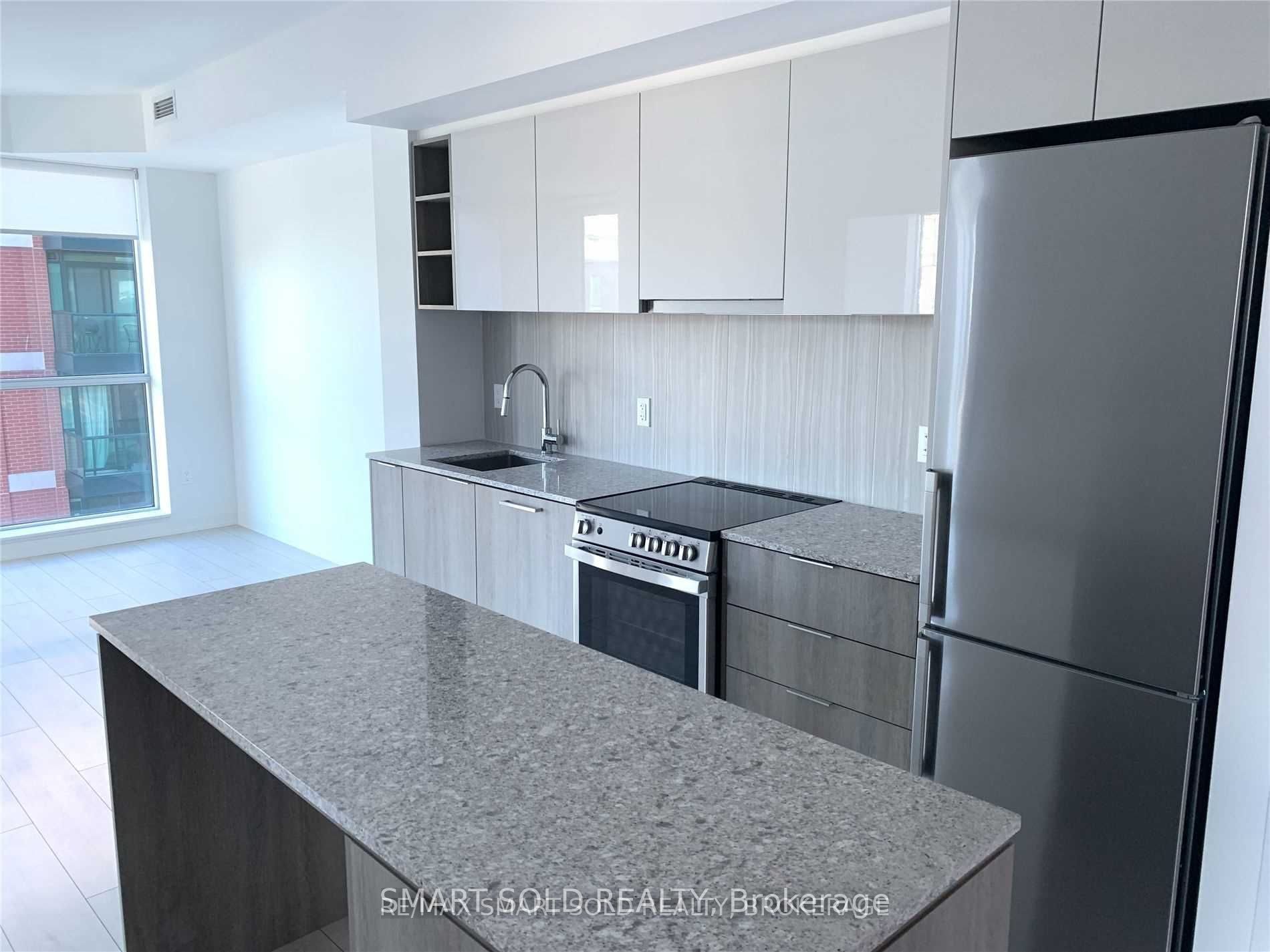 31 Tippett Road 831, Toronto, ON M3H 2V1 photo 2