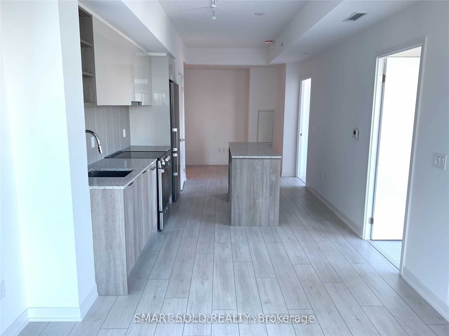 31 Tippett Road 831, Toronto, ON M3H 2V1 photo 3