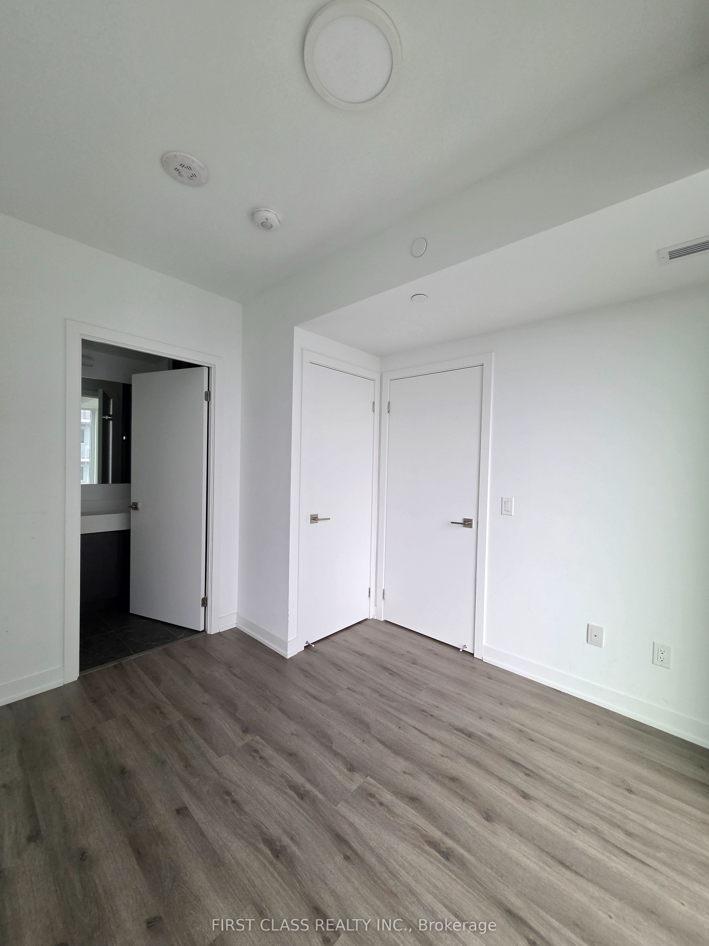 252 Church Street 5009, Toronto, ON M5B 0E6 photo 4