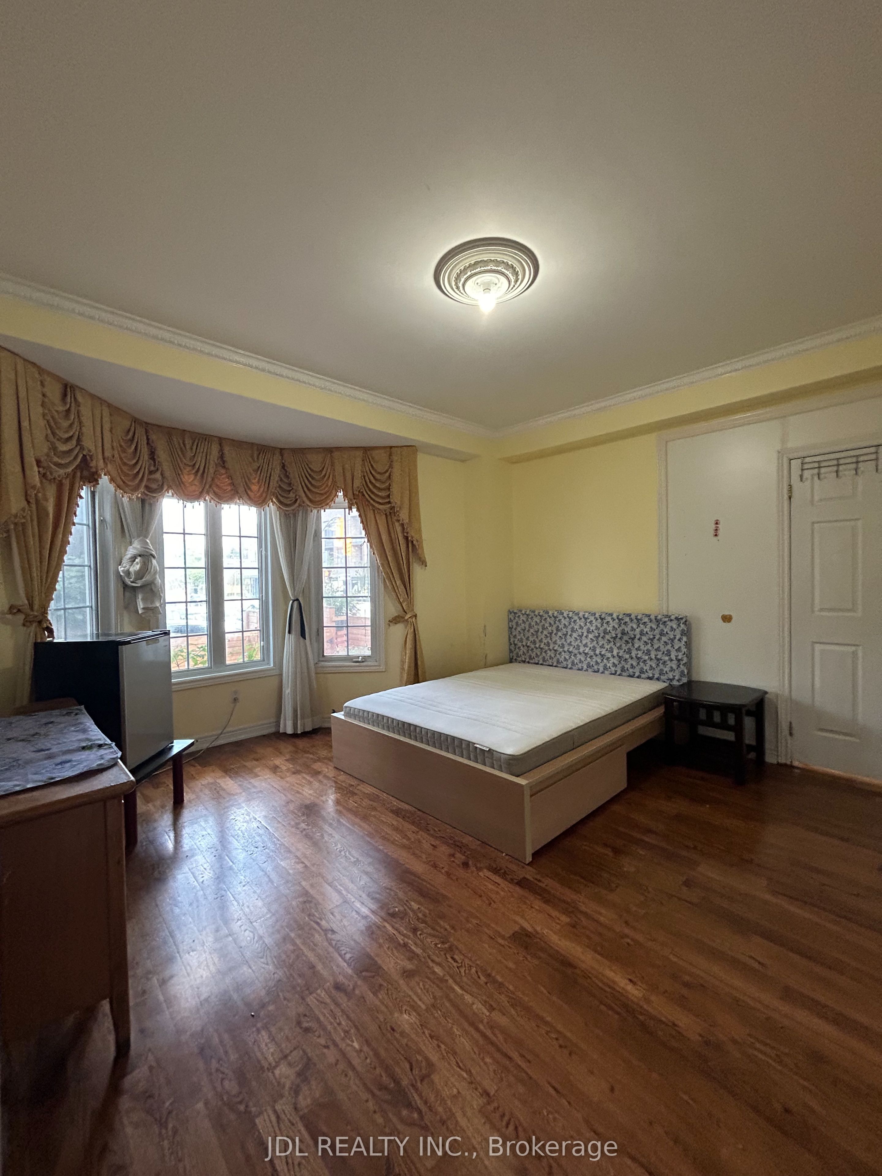 128 Denison Ave Avenue Master Bedroom Main Floor, Toronto, ON M5T 2N3 photo 4