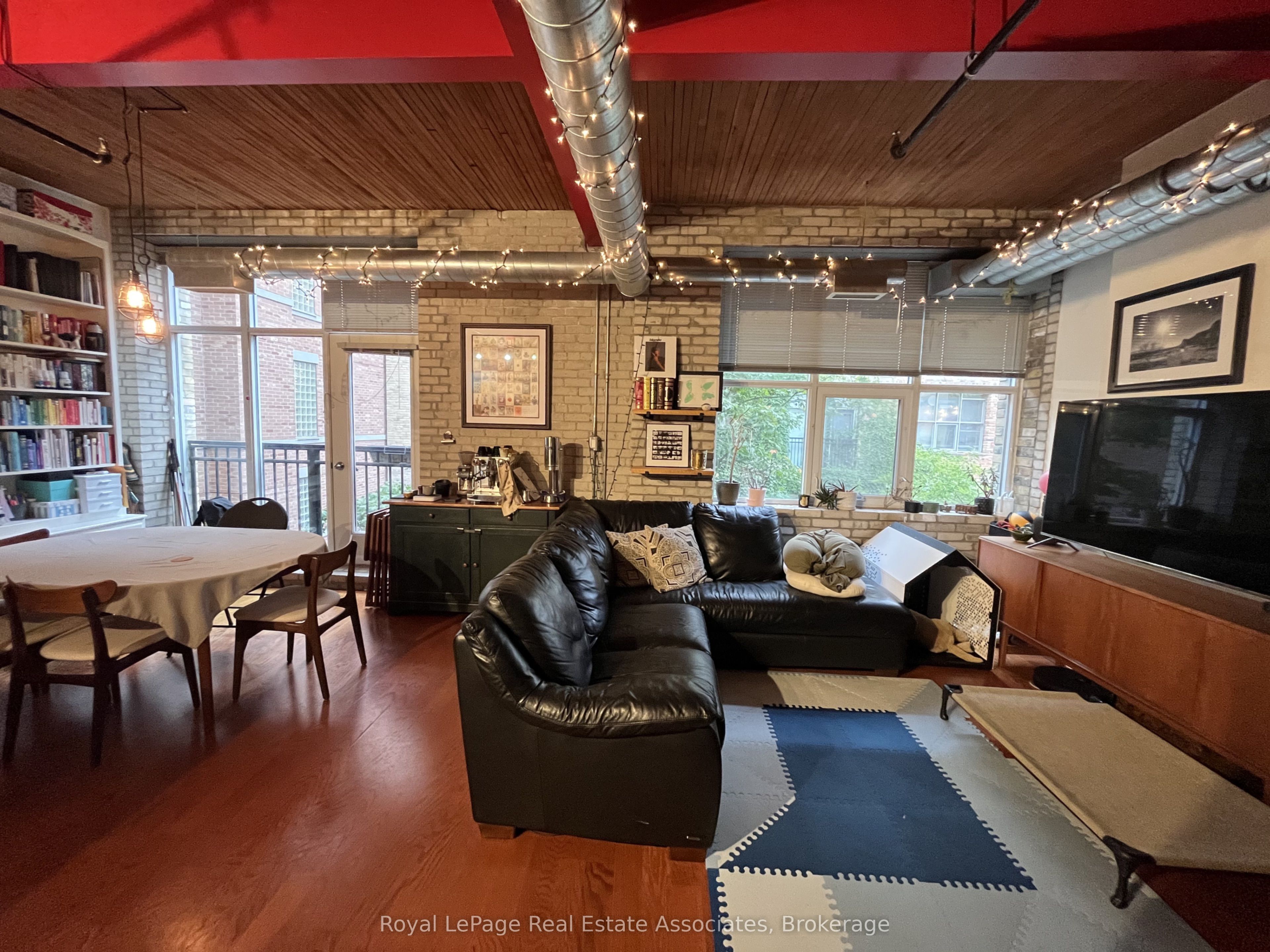 955 Queen Street W 323, Toronto, ON M6J 3X5