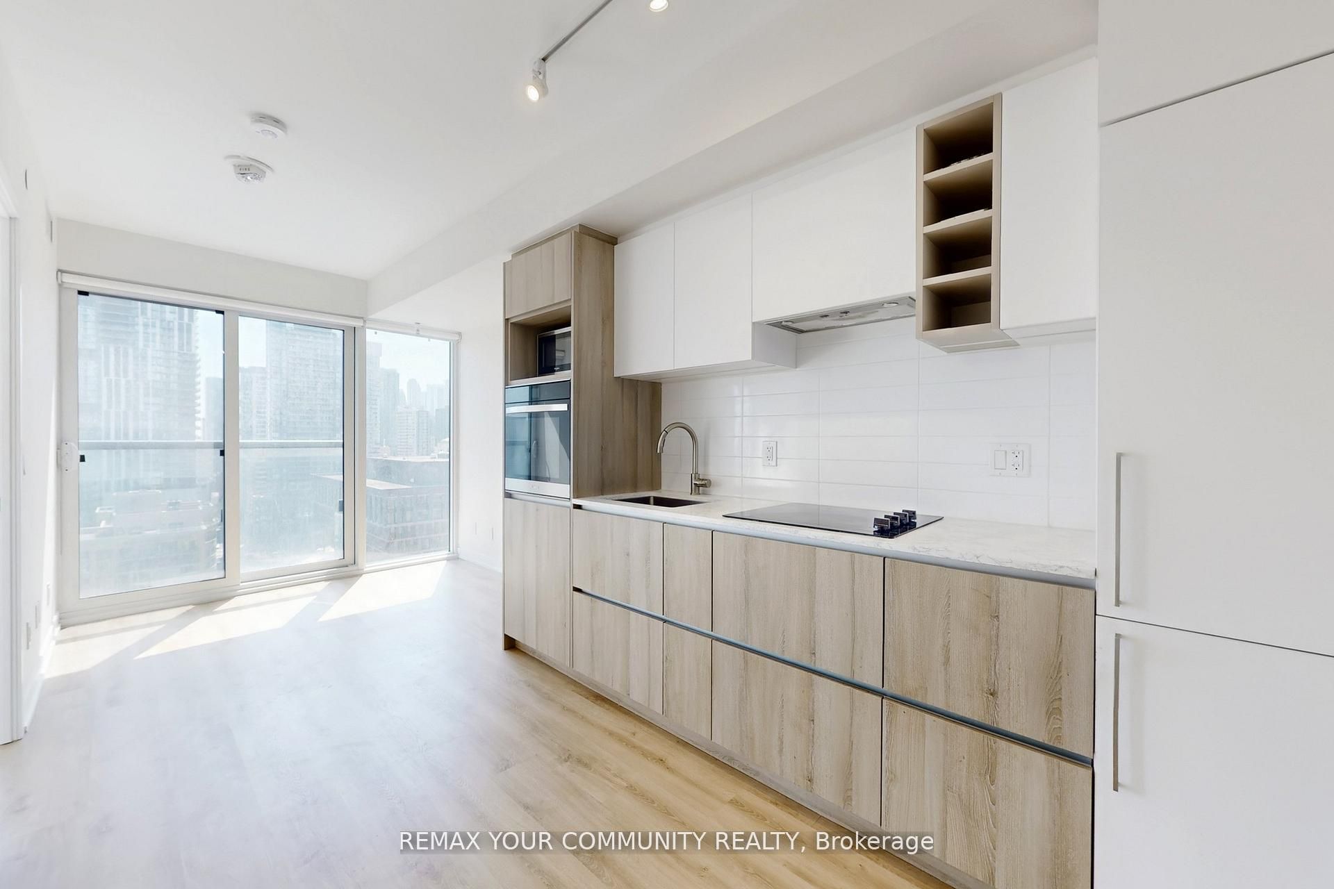 319 Jarvis Street E 1817, Toronto, ON M5B 0C8 photo 2