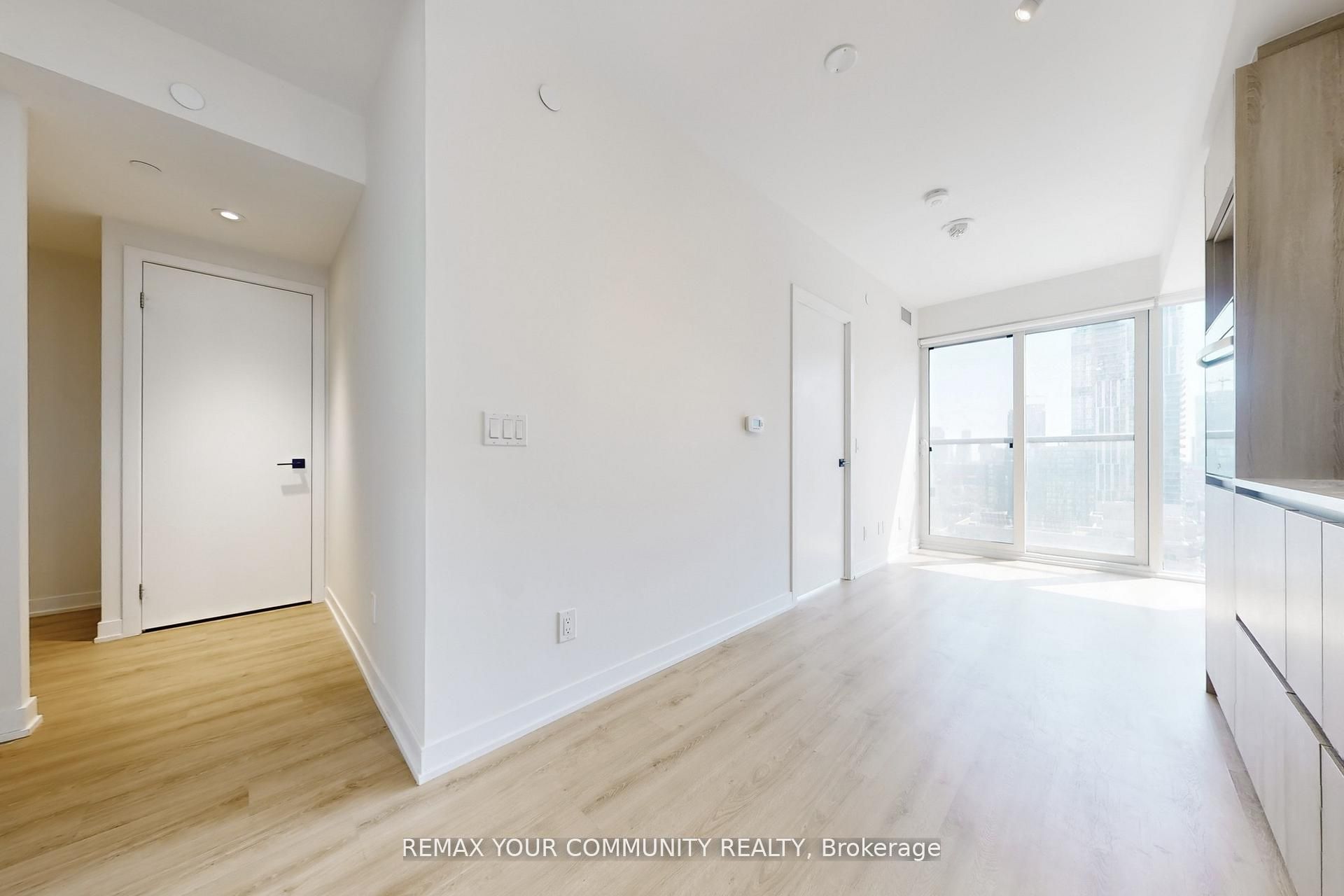 319 Jarvis Street E 1817, Toronto, ON M5B 0C8 photo 3