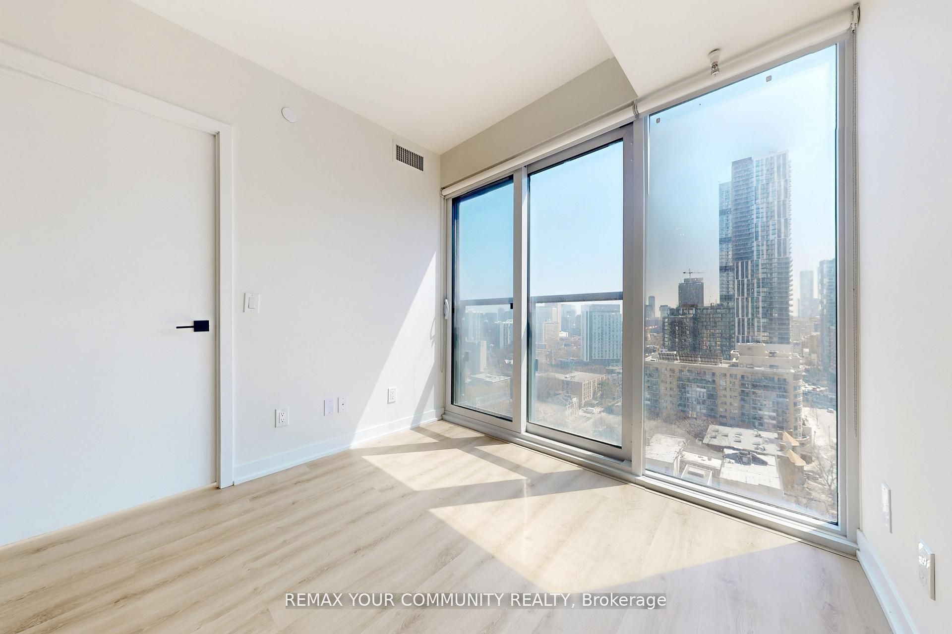 319 Jarvis Street E 1817, Toronto, ON M5B 0C8 photo 5