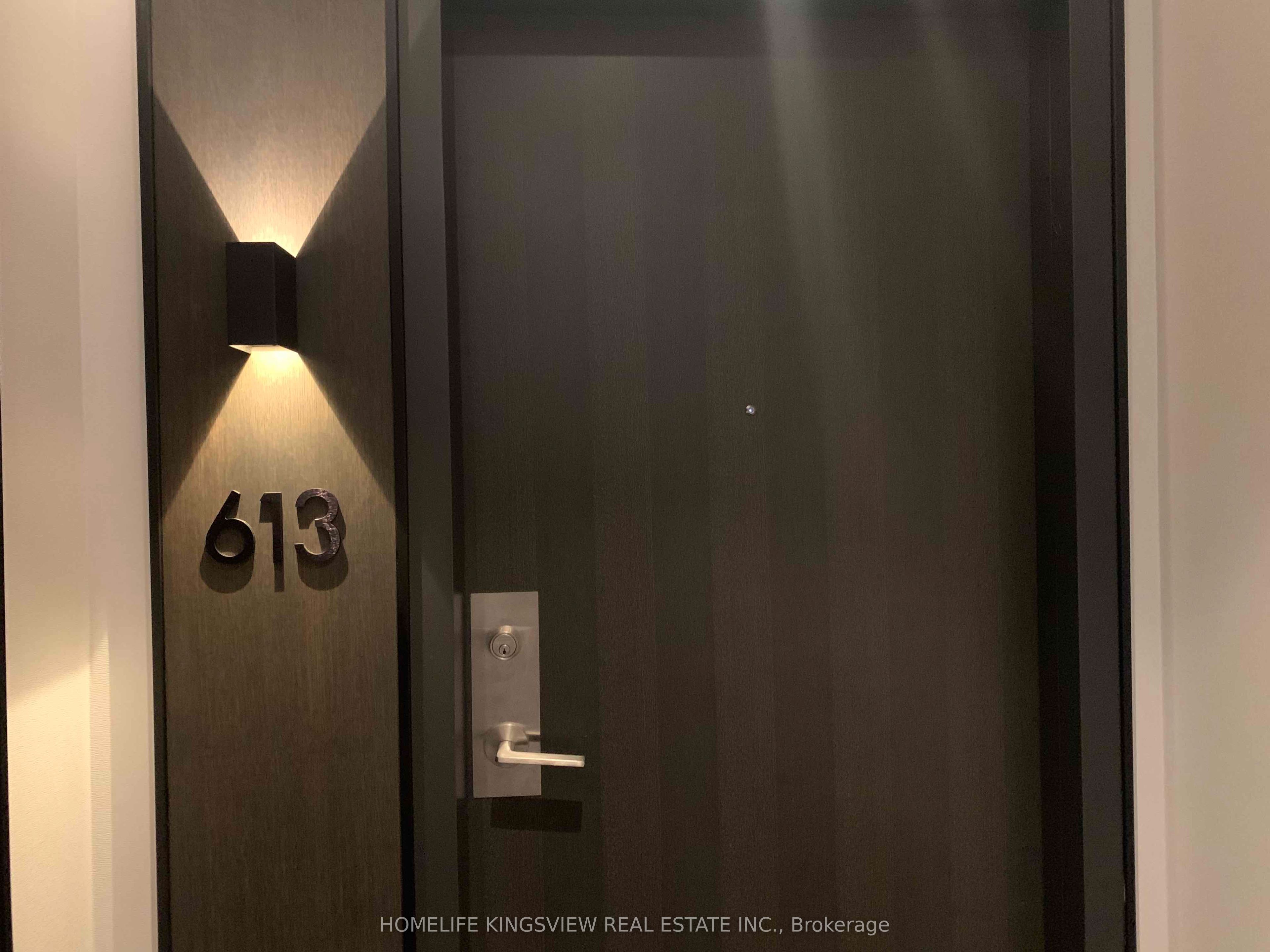 6 Parkwood Avenue 613, Toronto, ON M4V 0A3 photo 2