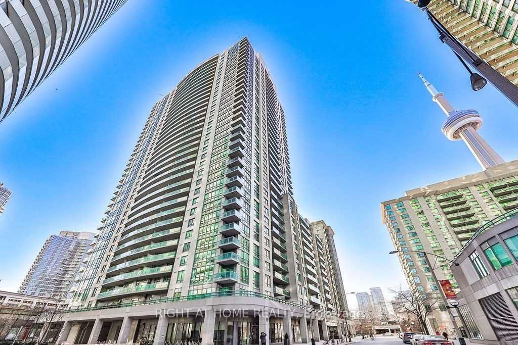 19 Grand Trunk Crescent 305, Toronto, ON M5J 3A3 photo 2