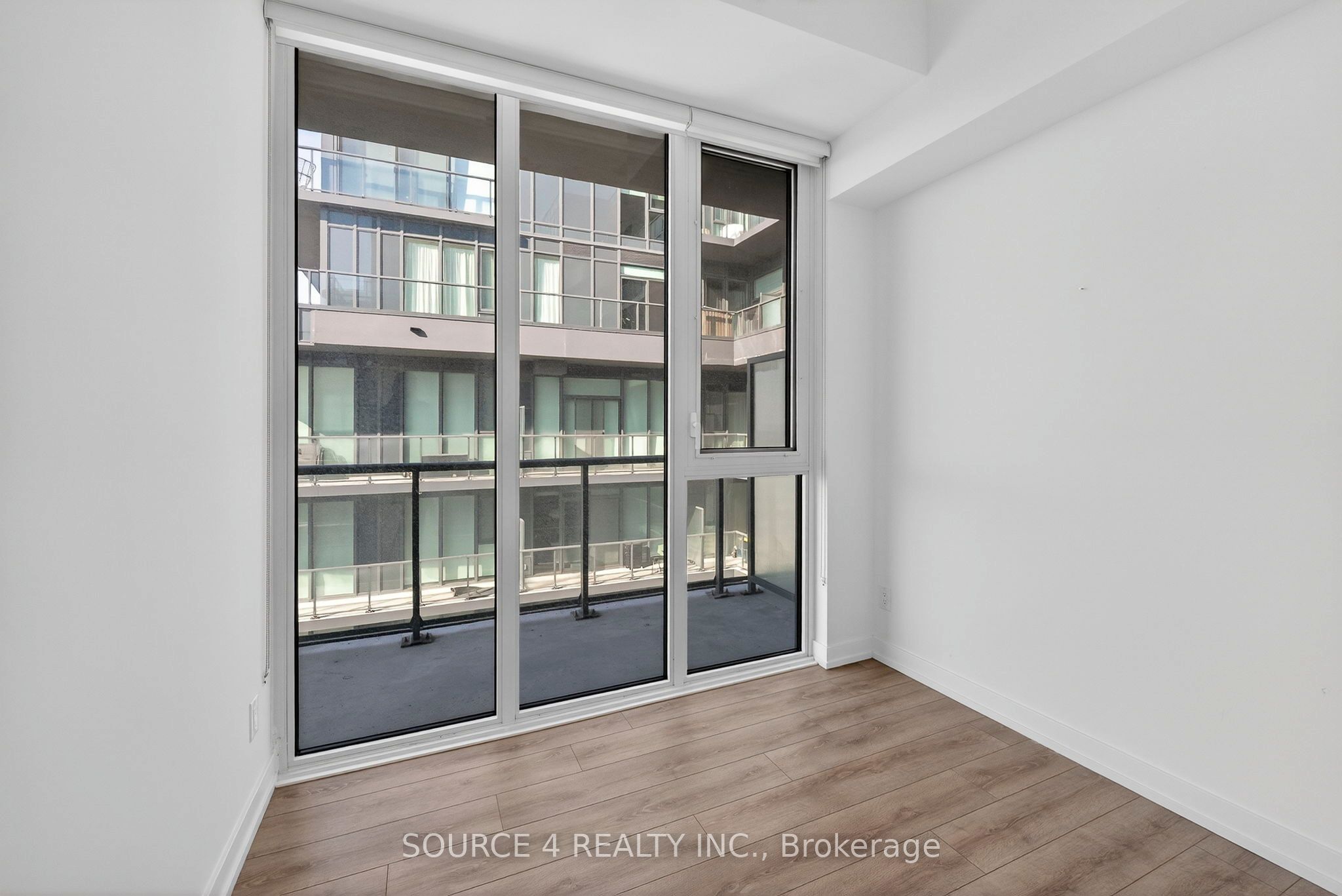 500 Dupont Street 717, Toronto, ON M6G 0B8 photo 3