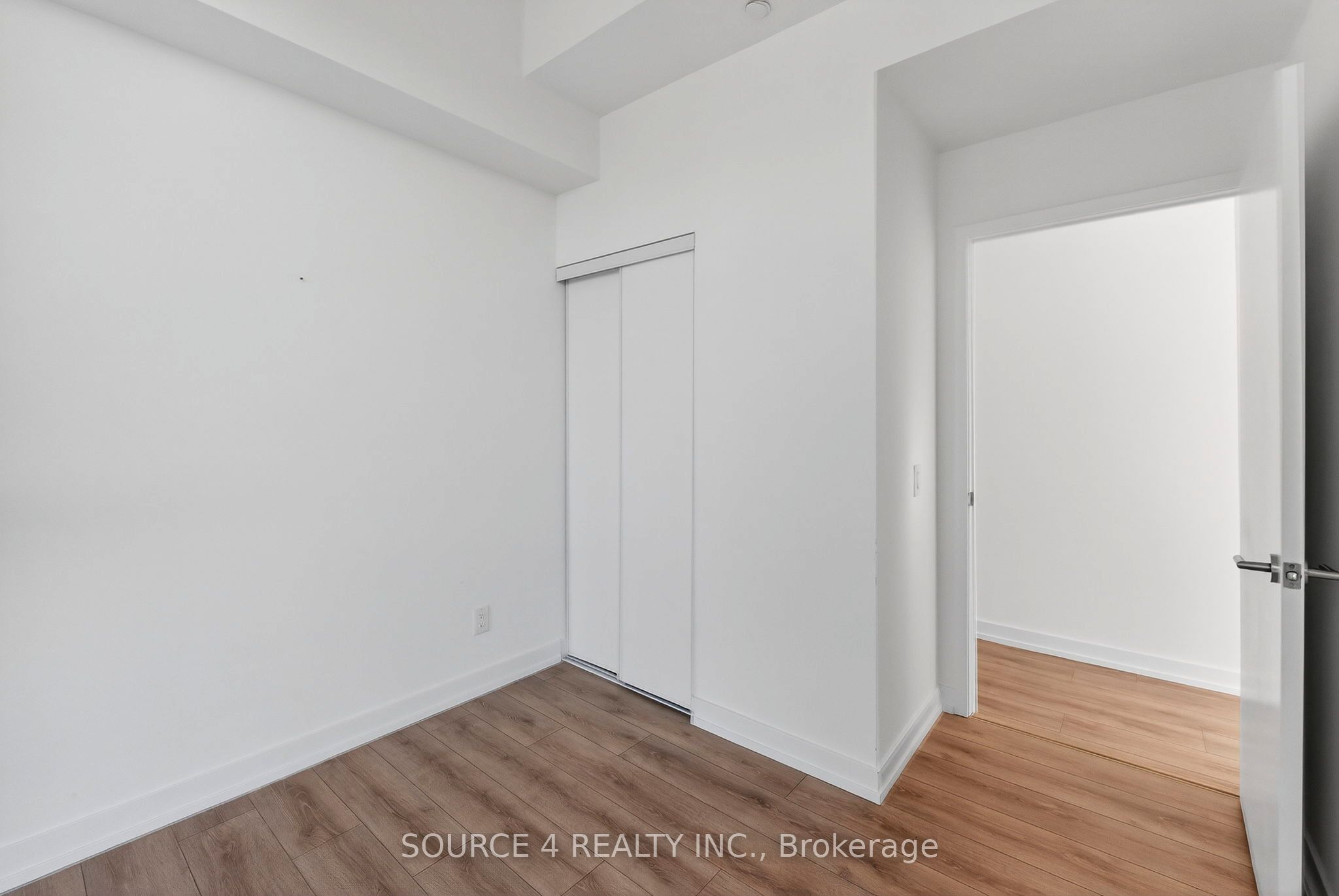 500 Dupont Street 717, Toronto, ON M6G 0B8 photo 4