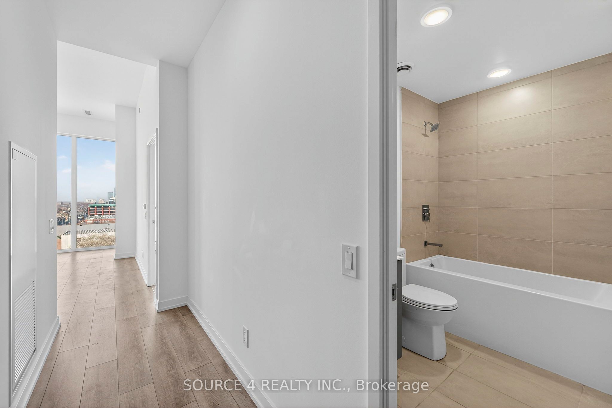 500 Dupont Street 805, Toronto, ON M6G 1Y7 photo 2