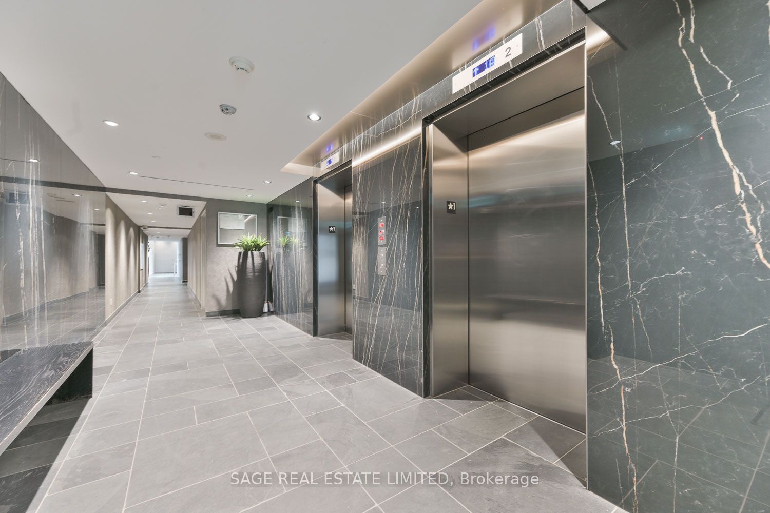 95 Bathurst Street 914, Toronto, ON M5V 0H7 photo 2