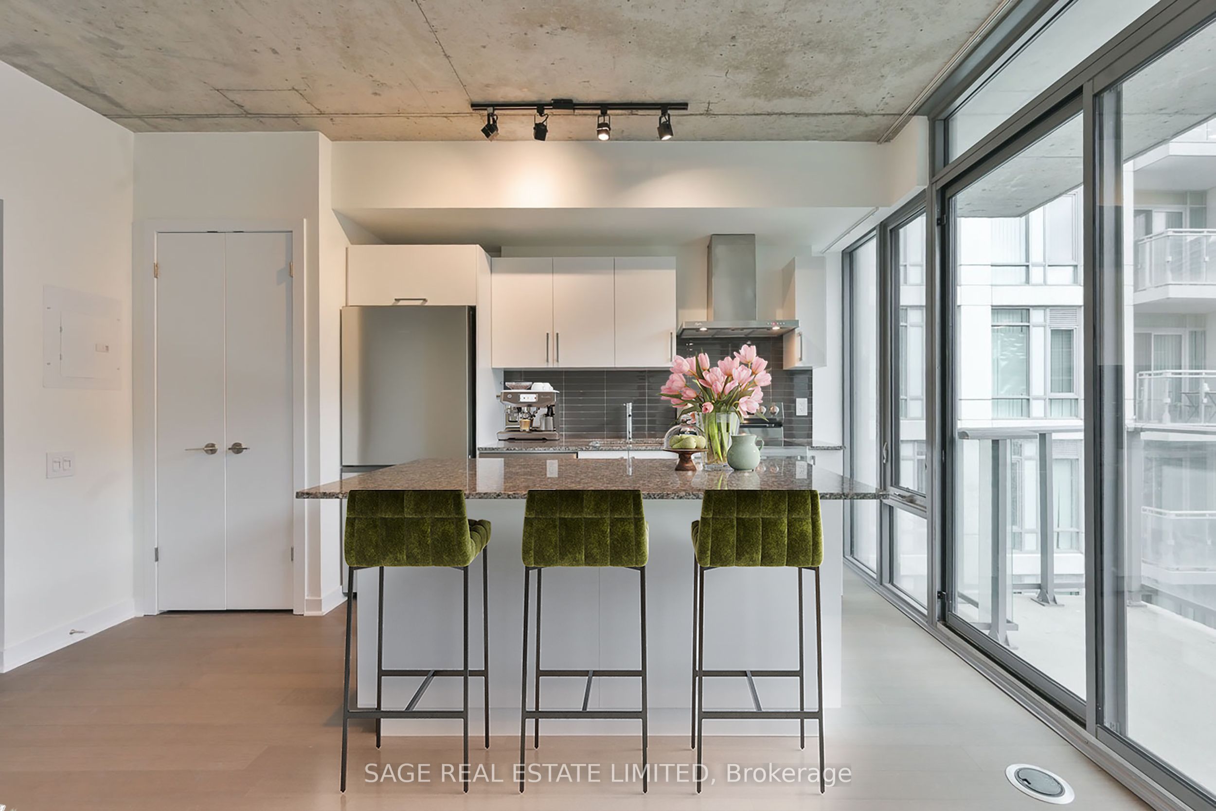 95 Bathurst Street 914, Toronto, ON M5V 0H7 photo 5