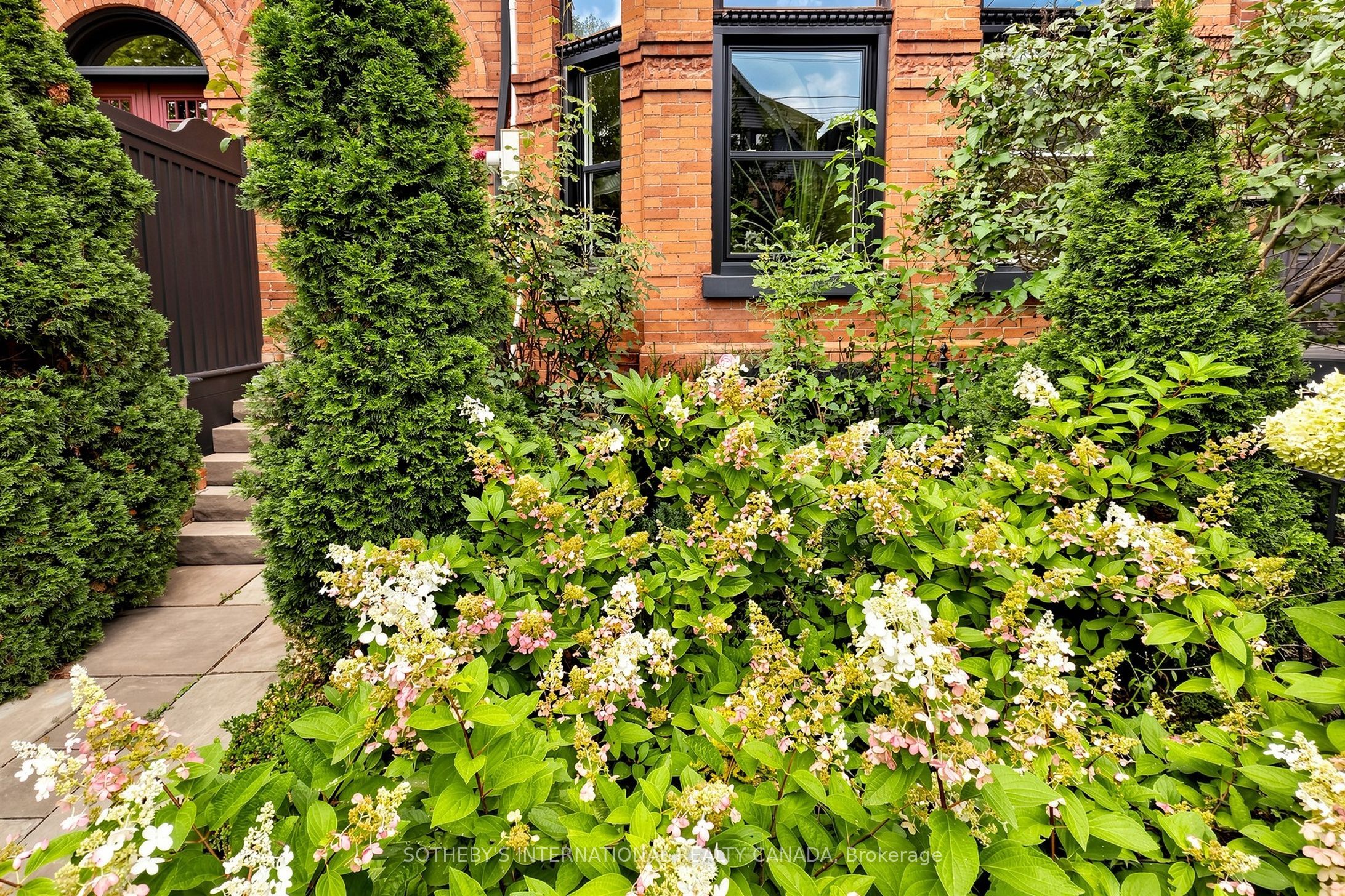 328 Wellesley Street E, Toronto, ON M4X 1H3 photo 3