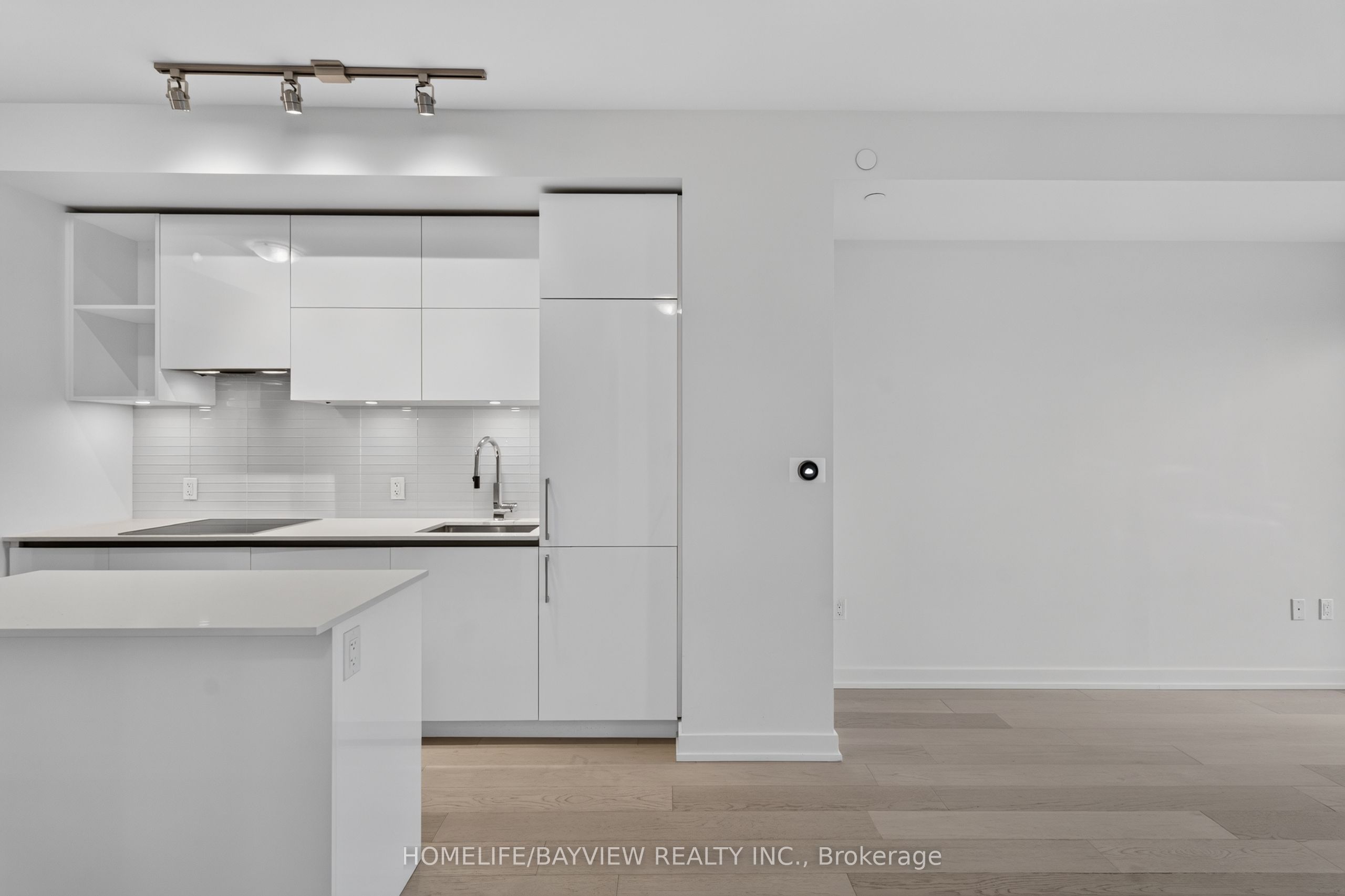 1 Yorkville Avenue 1, Toronto, ON M4W 0B1 photo 3