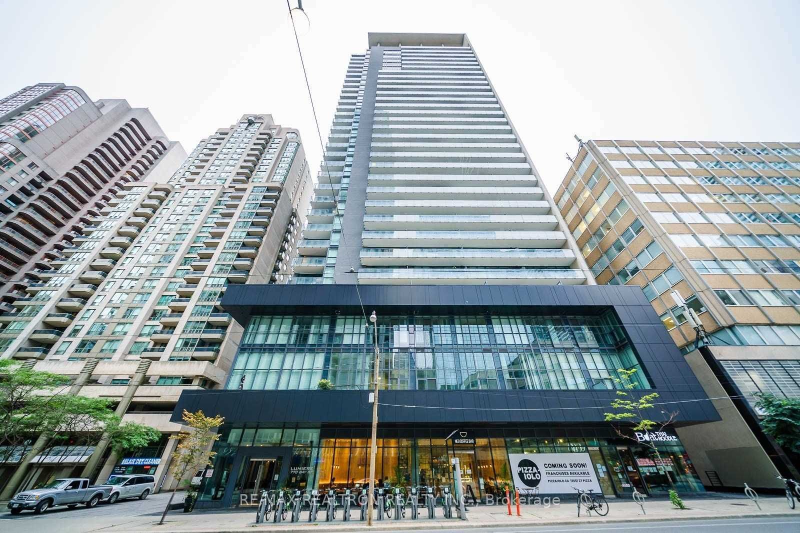 770 Bay Street 1402, Toronto, ON M5G 1N6