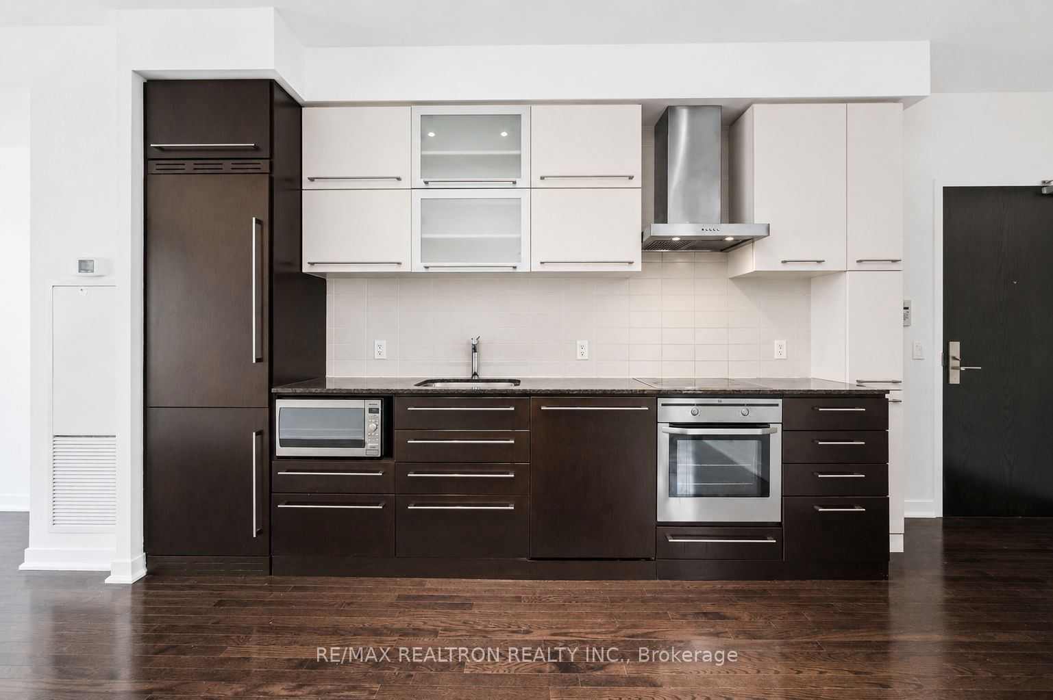 770 Bay Street 1402, Toronto, ON M5G 1N6 photo 4