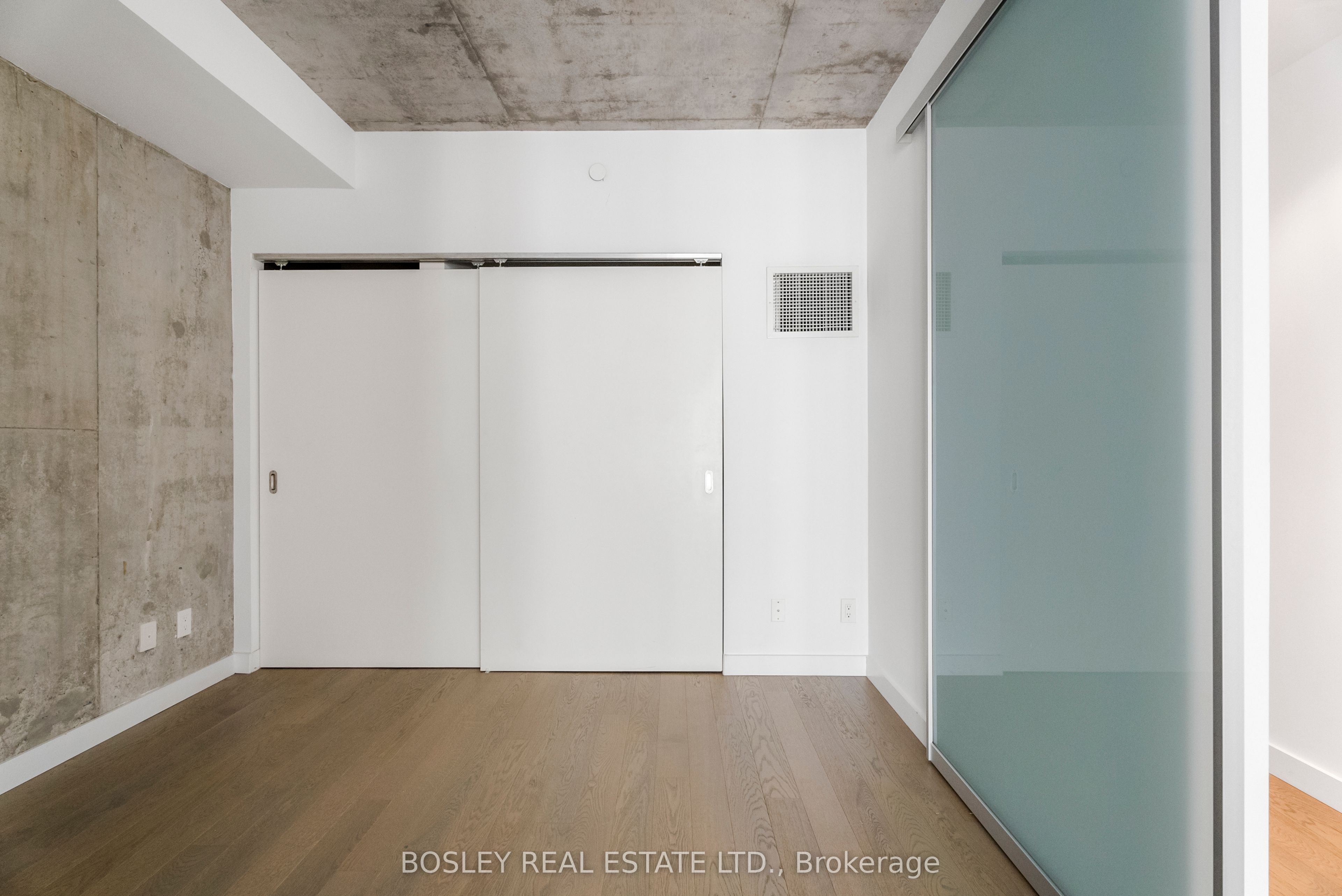 111 Bathurst Street 1007, Toronto, ON M5V 2R1 photo 5