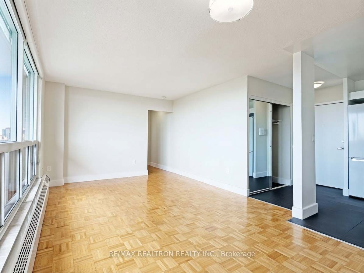 666 Spadina Avenue 615, Toronto, ON M5S 2H8 photo 3