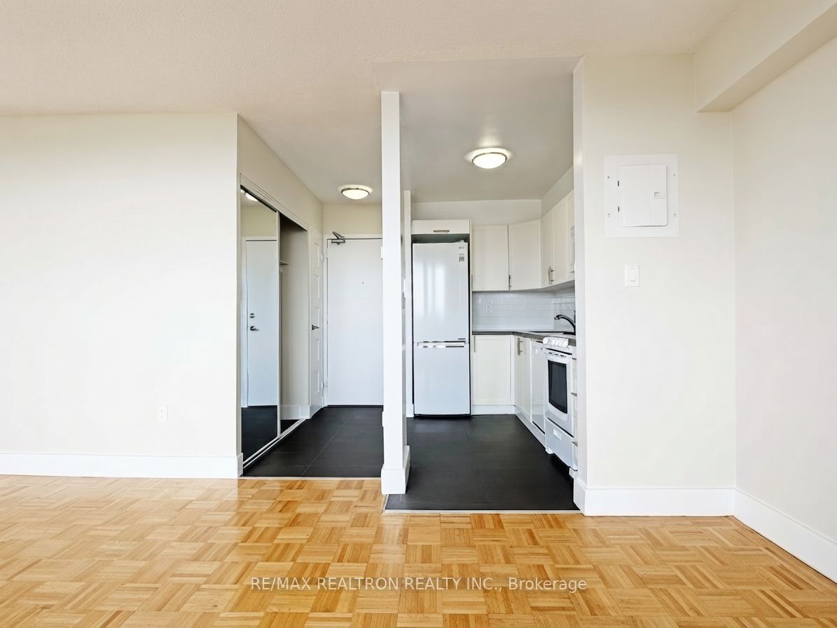 666 Spadina Avenue 615, Toronto, ON M5S 2H8 photo 4