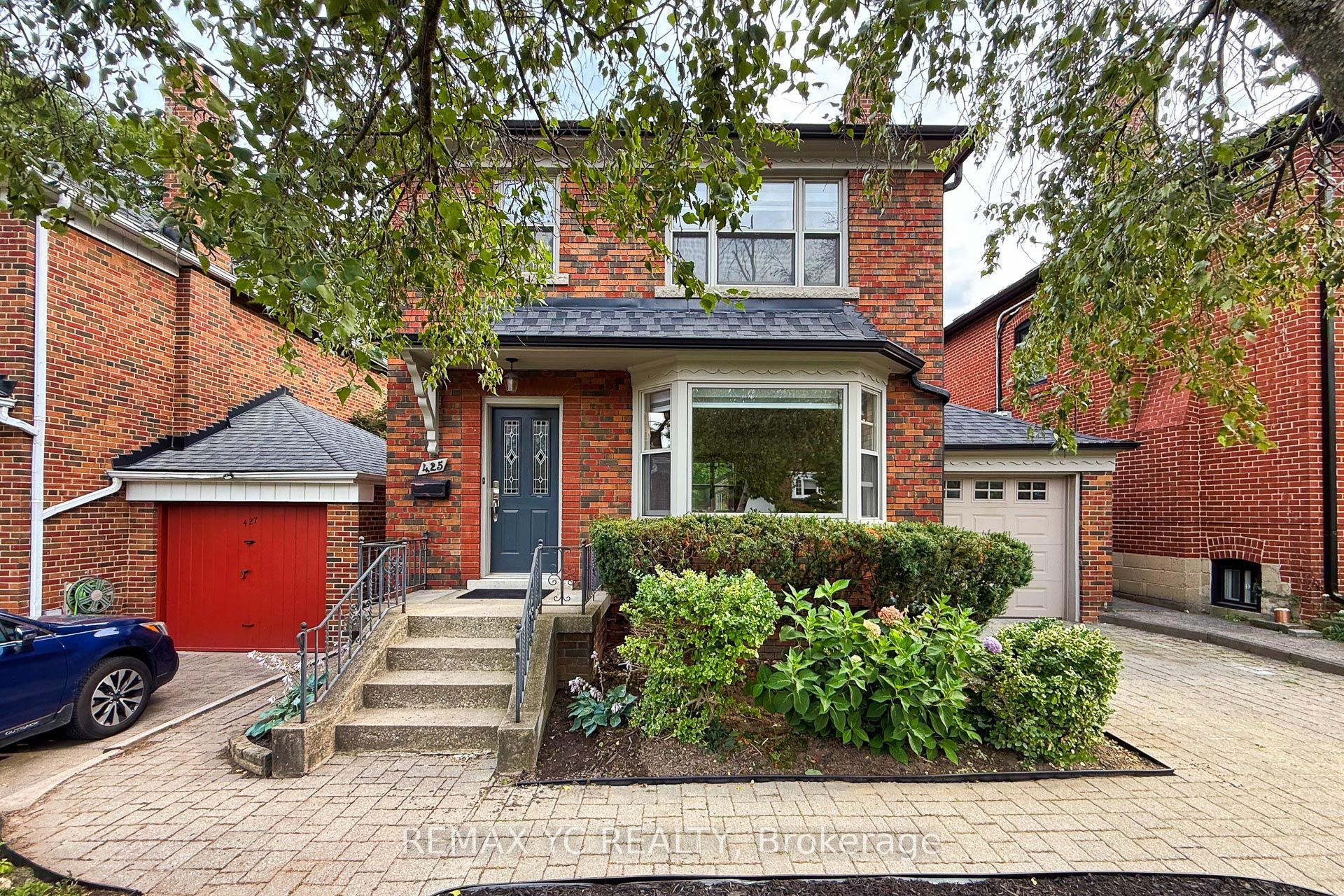 425 Broadway Avenue, Toronto, ON M4G 2R3