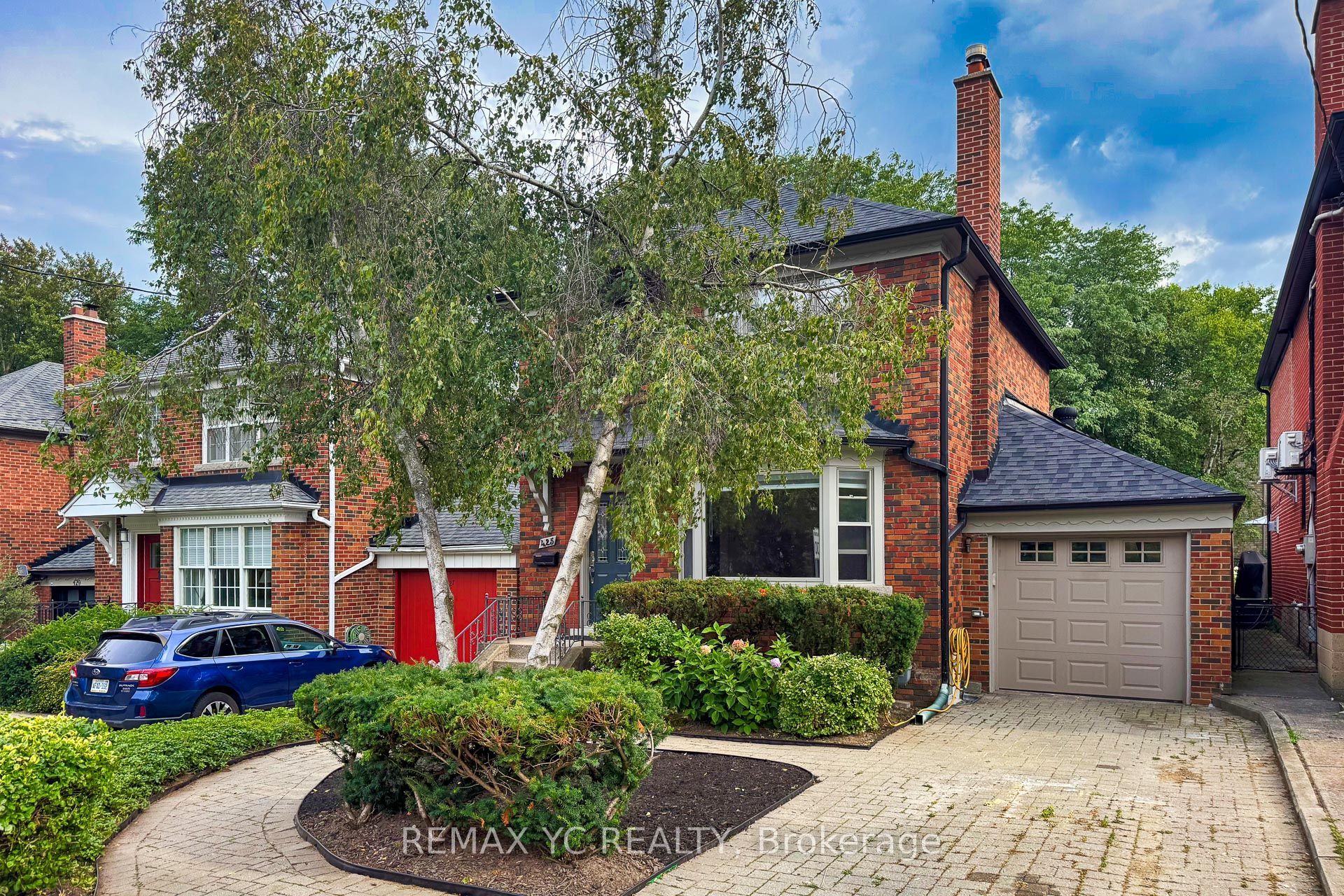 425 Broadway Avenue, Toronto, ON M4G 2R3 photo 2