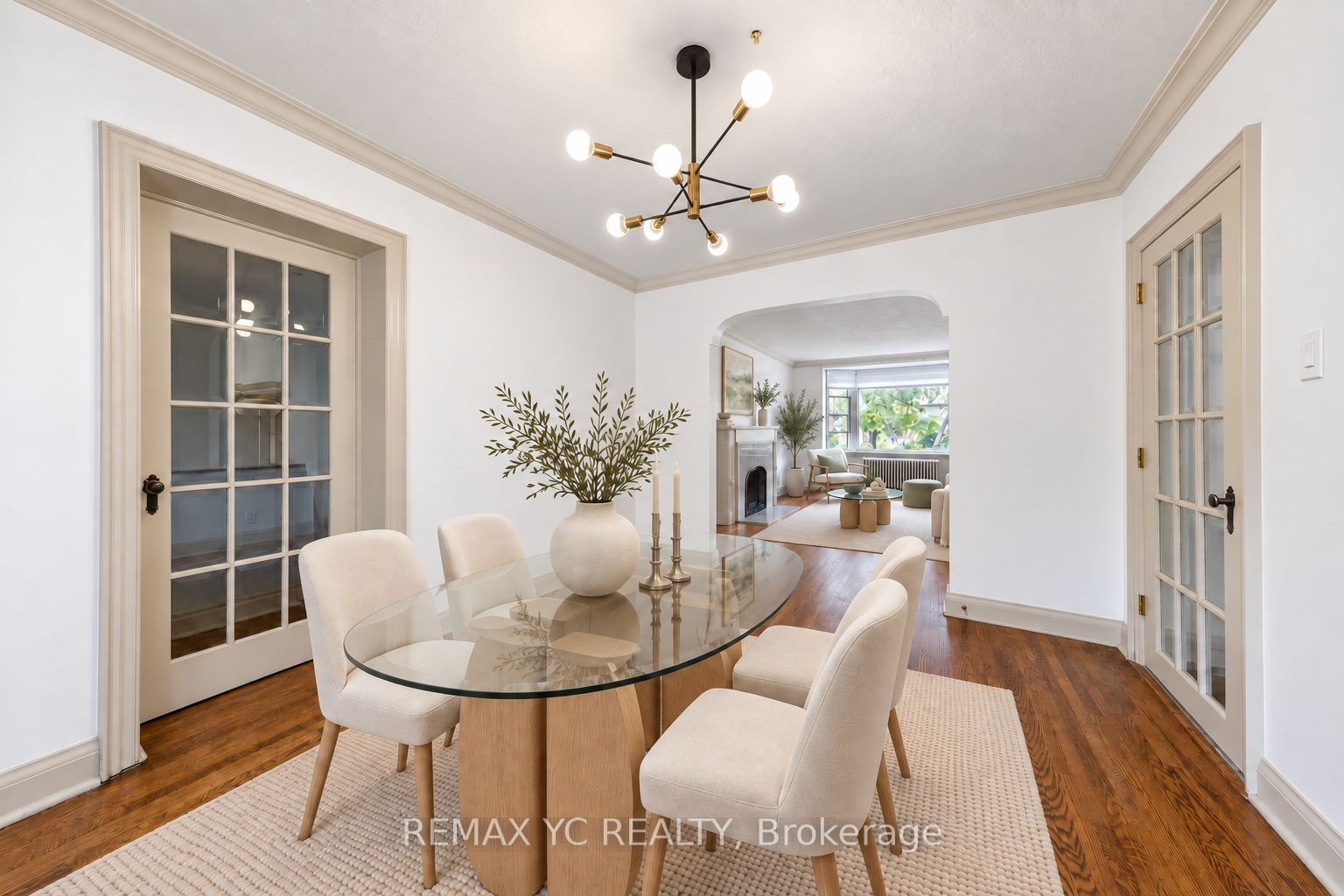 425 Broadway Avenue, Toronto, ON M4G 2R3 photo 5
