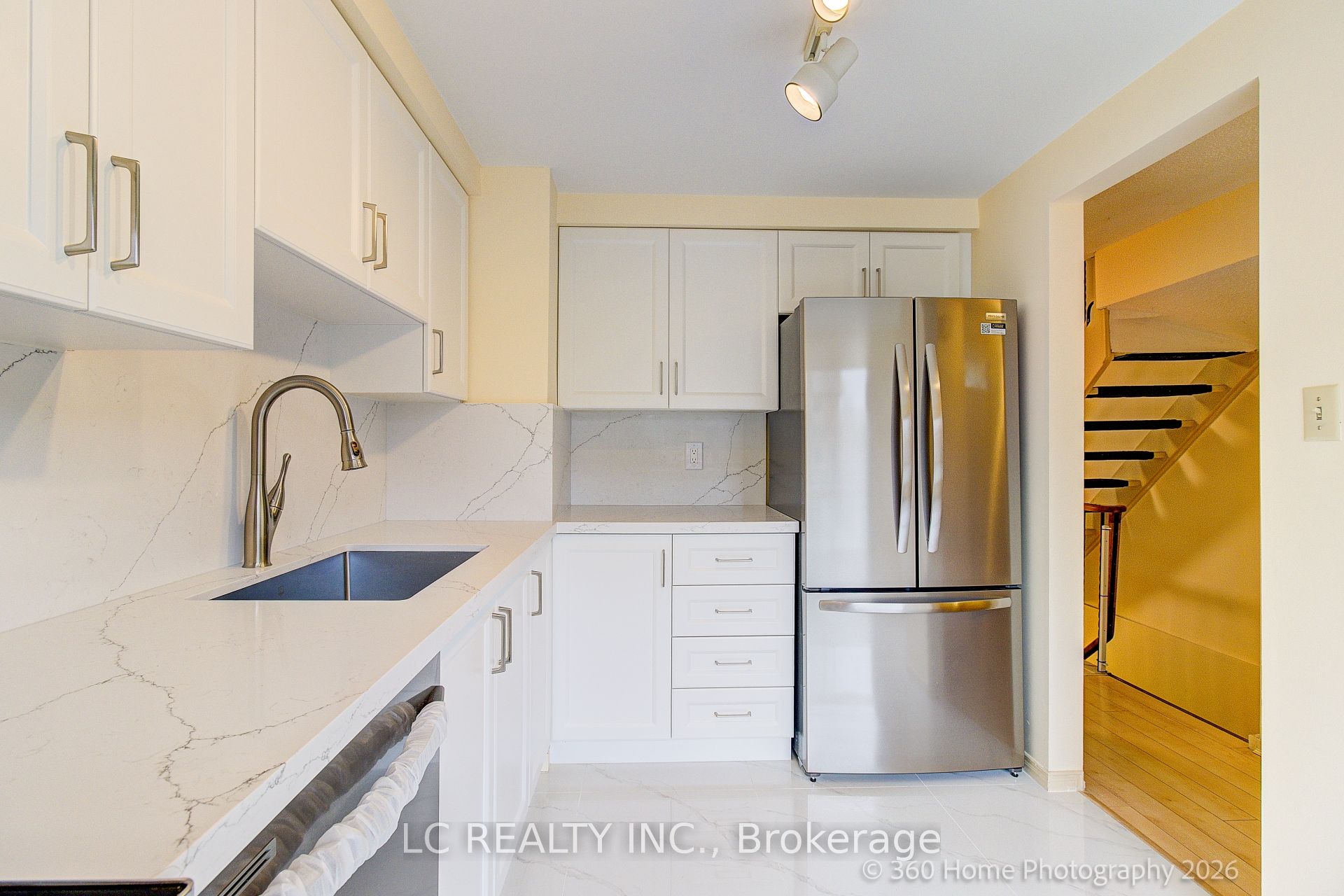 70 Dutch myrtle Way, Toronto, ON M3B 3K8 photo 5
