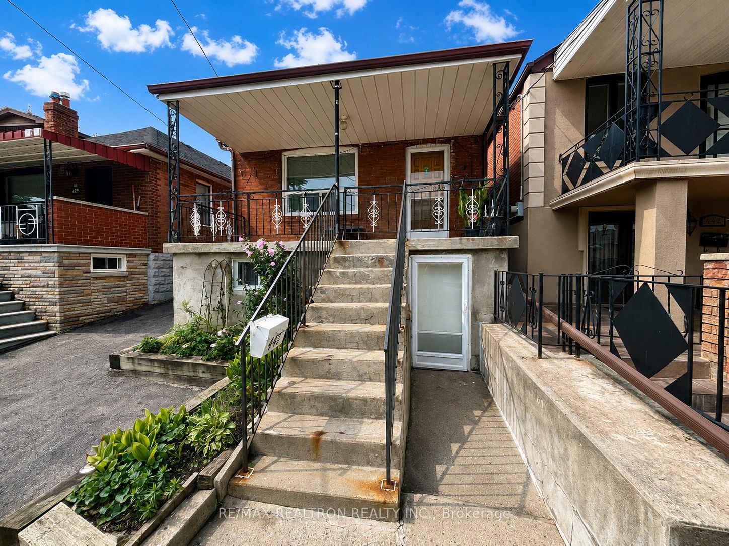 442 Northcliffe Boulevard, Toronto, ON M6E 3L2 photo 2
