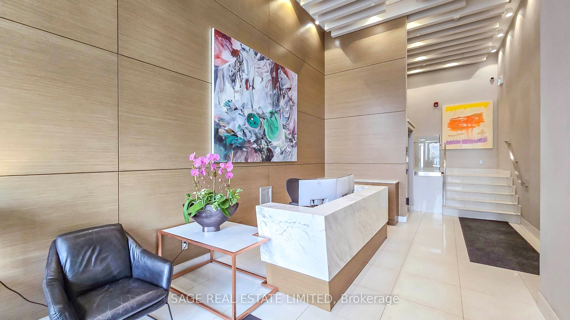 835 St Clair Avenue W 406, Toronto, ON M6C 0A8 photo 2
