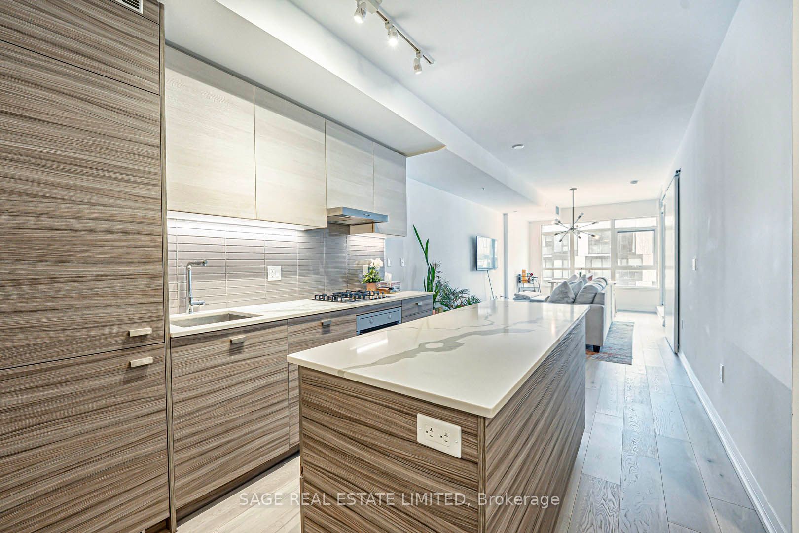 835 St Clair Avenue W 406, Toronto, ON M6C 0A8 photo 4