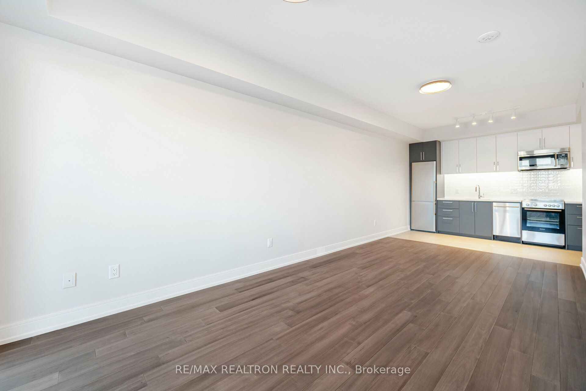 2525 Bathurst Street 410, Toronto, ON M6B 2Y9 photo 5
