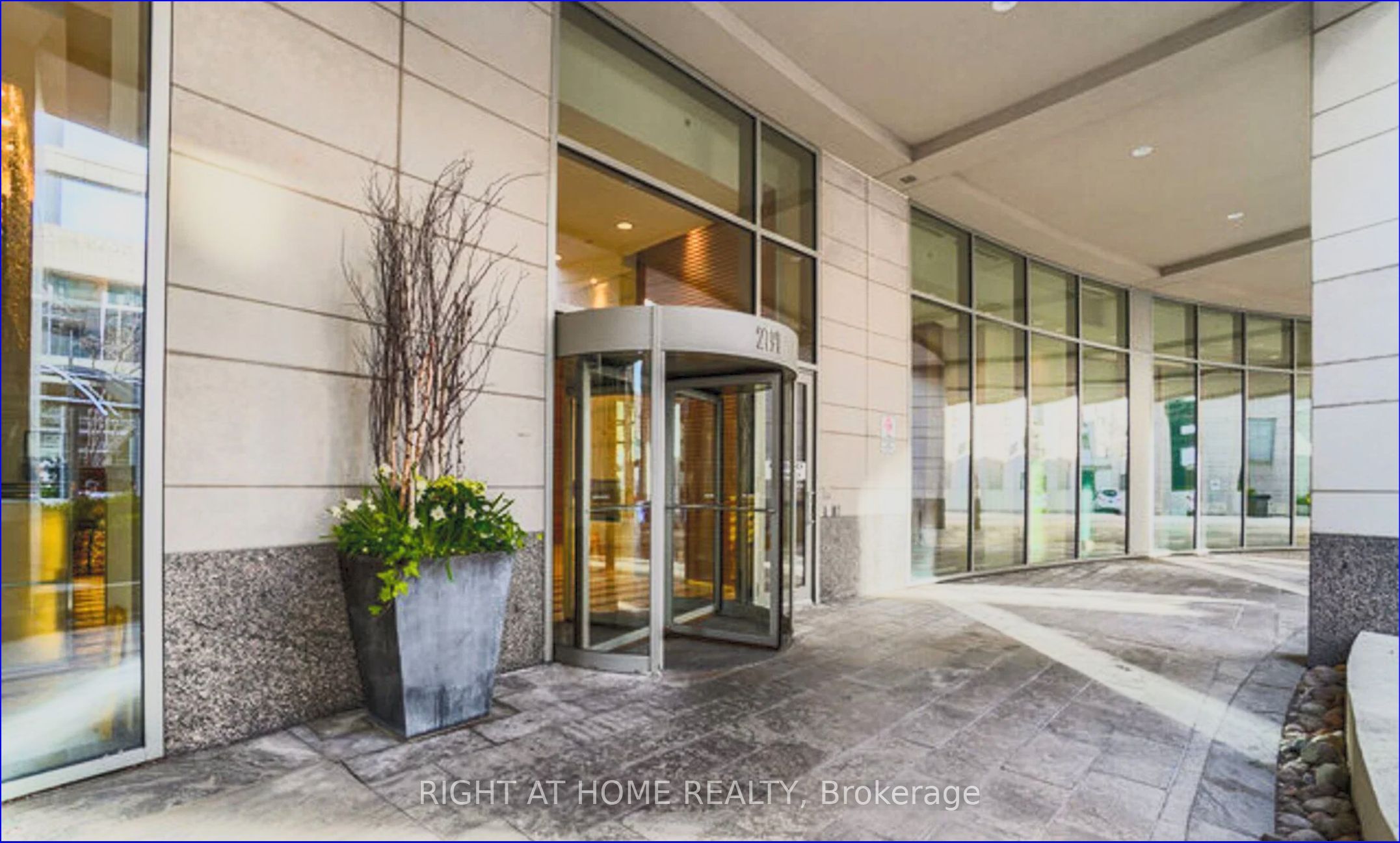 2191 Yonge Street 2010, Toronto, ON M4S 3H8 photo 3