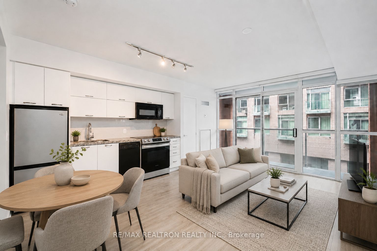 21 Nelson Street 309, Toronto, ON M5V 3H9