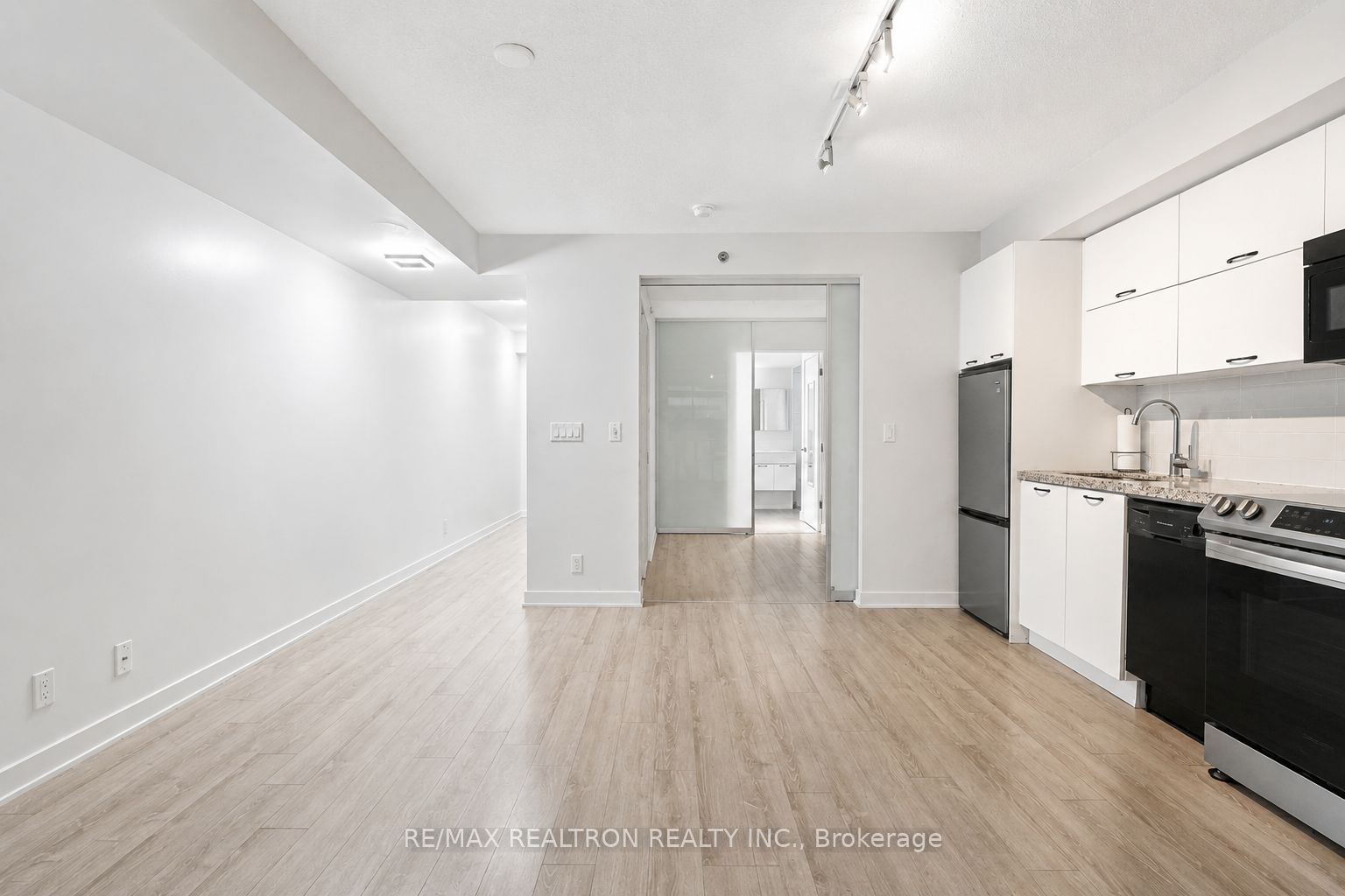 21 Nelson Street 309, Toronto, ON M5V 3H9 photo 5