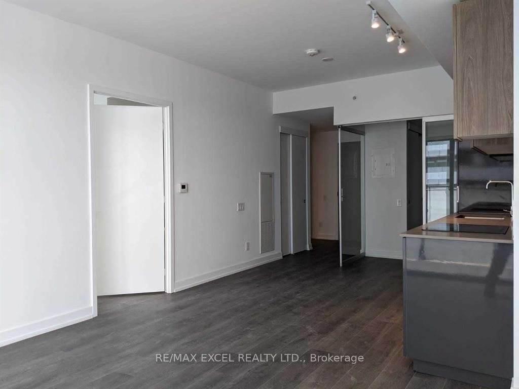 161 Roehampton Avenue 2706, Toronto, ON M4P 0C8 photo 3