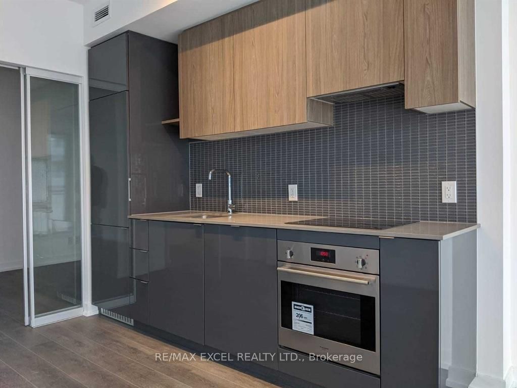 161 Roehampton Avenue 2706, Toronto, ON M4P 0C8 photo 4