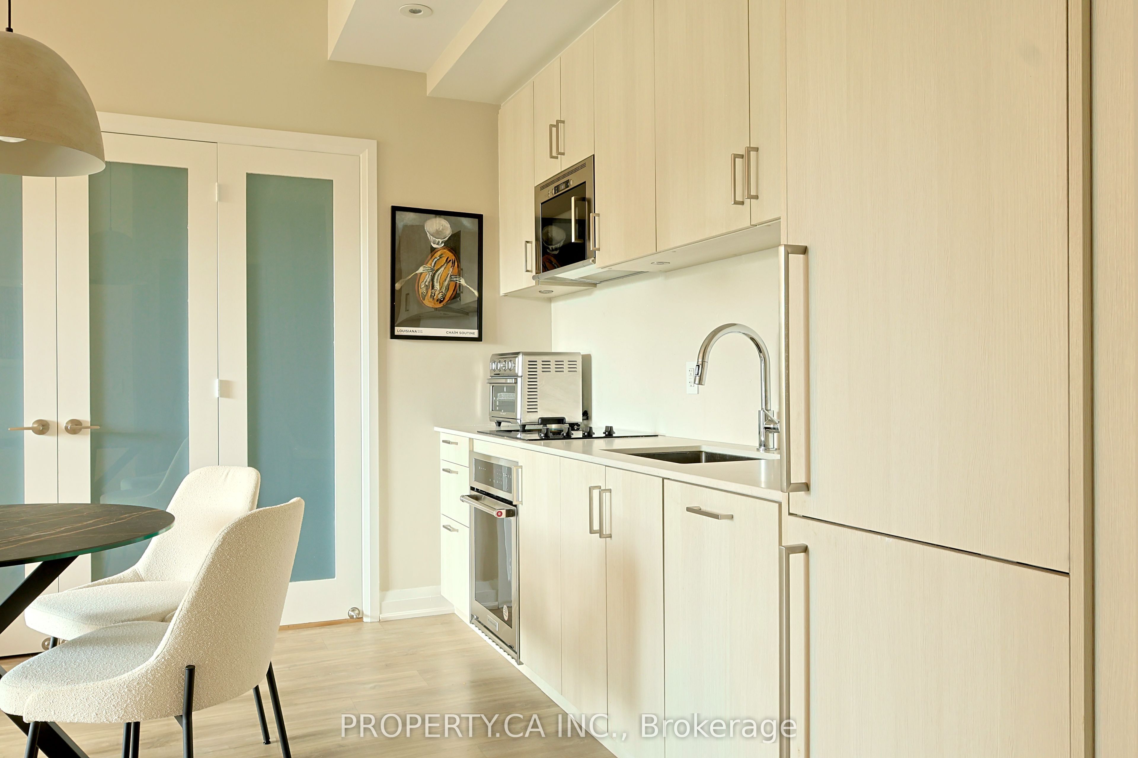 280 Howland Avenue 424, Toronto, ON M5R 0C3 photo 2