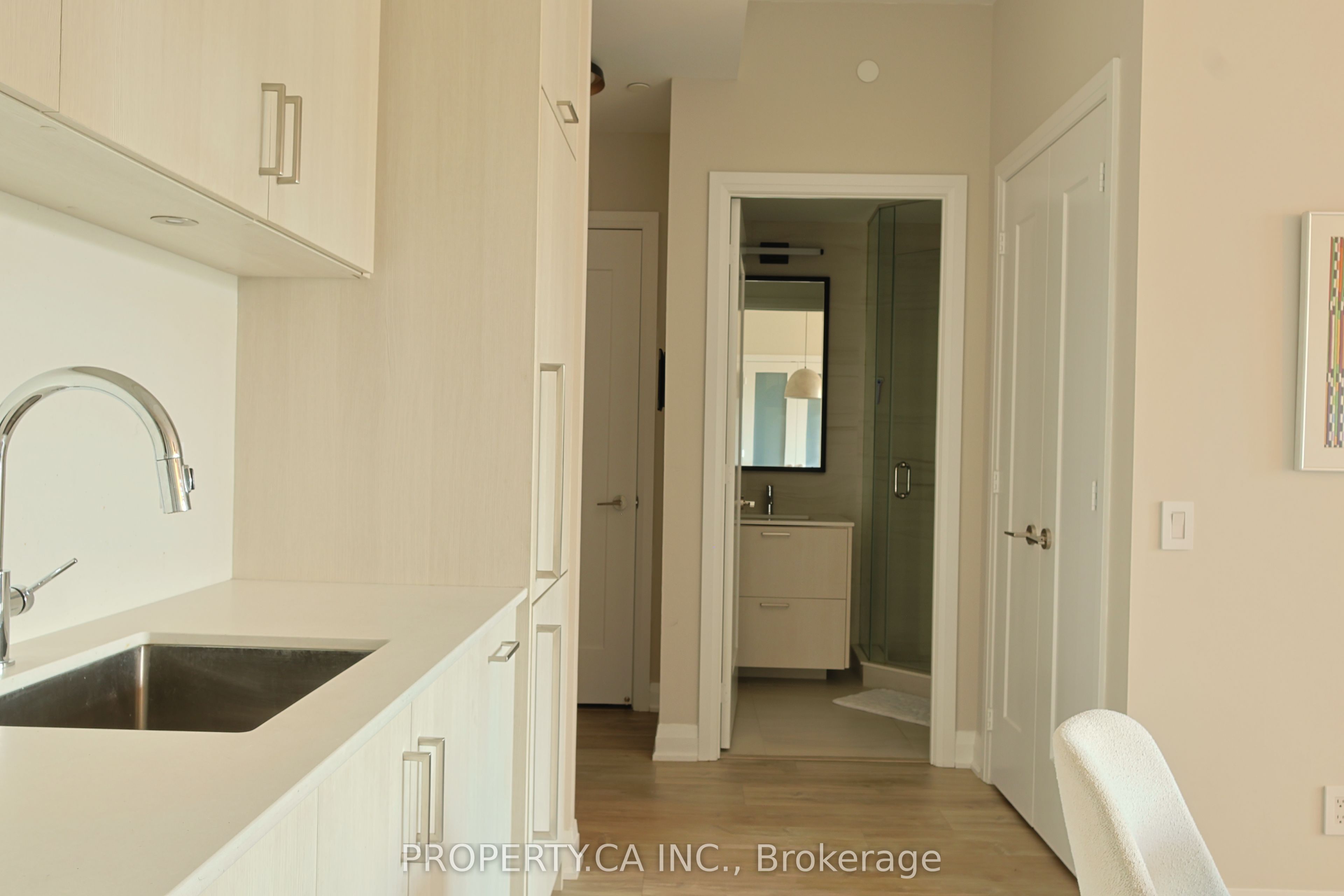 280 Howland Avenue 424, Toronto, ON M5R 0C3 photo 5