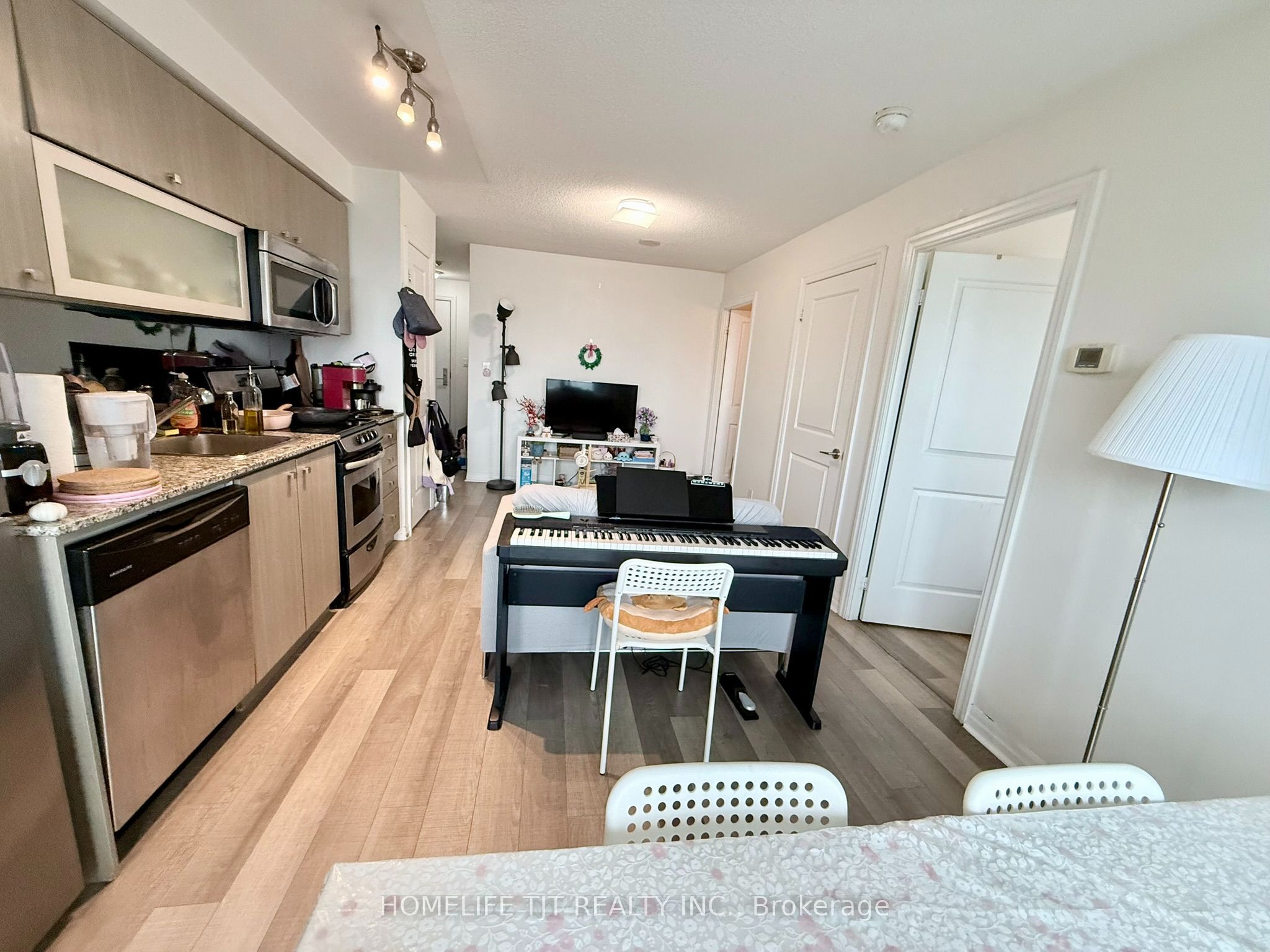 2015 Sheppard Avenue E 601, Toronto, ON M2J 0B3 photo 4