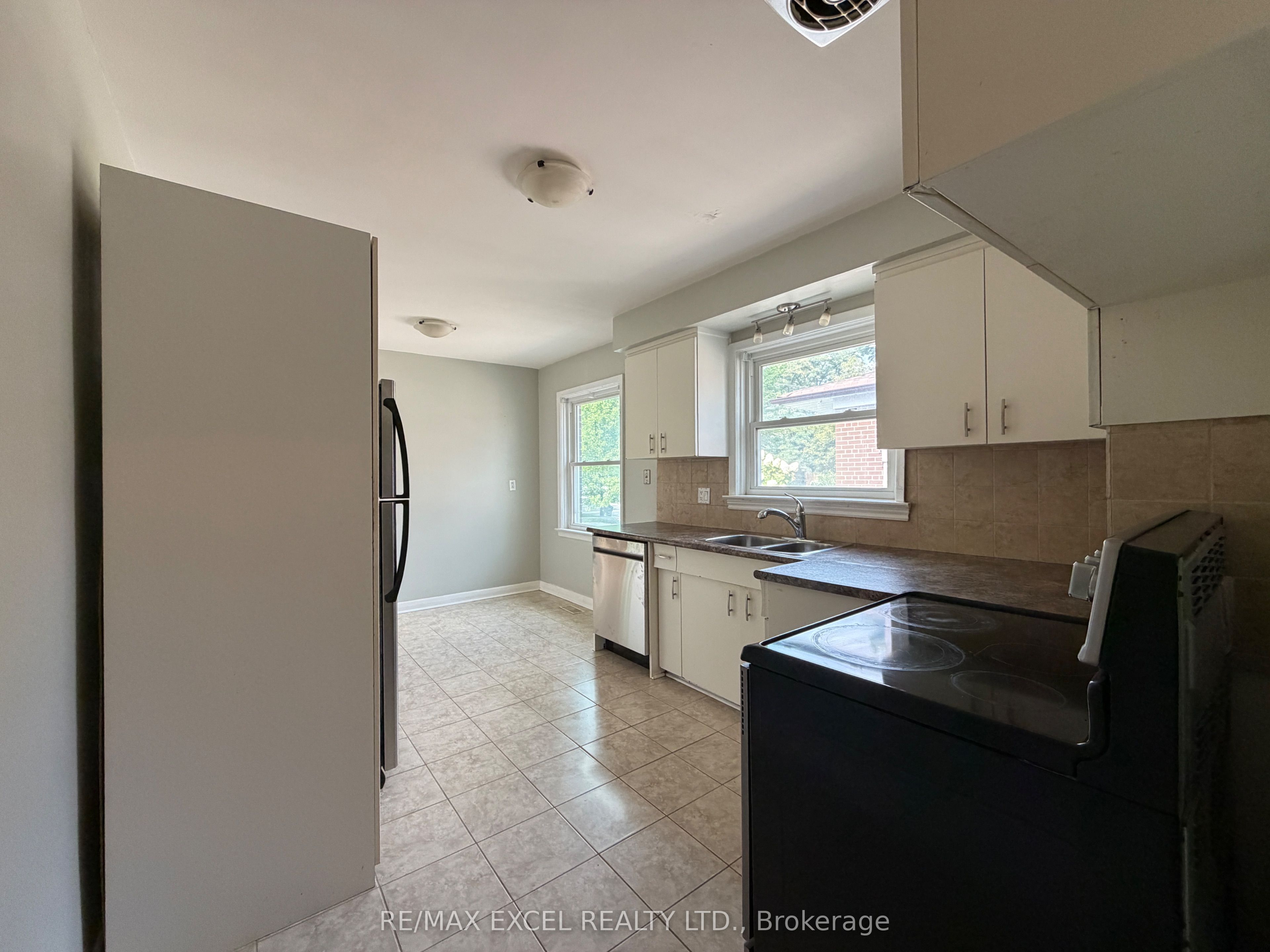 23 Linelle Street Main, Toronto, ON M2N 2J4 photo 4