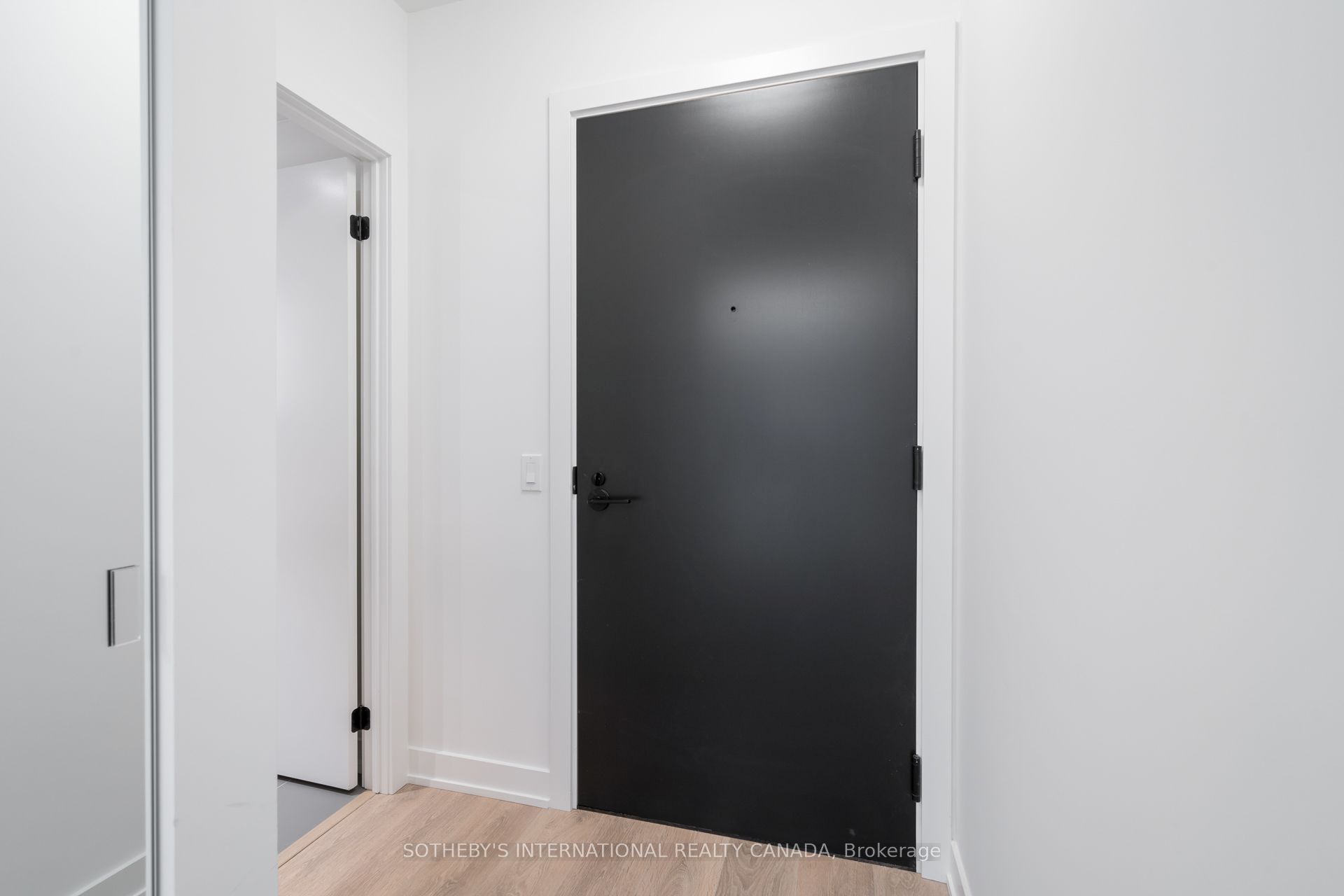 117 Broadway Avenue 407, Toronto, ON M4P 1V3 photo 2