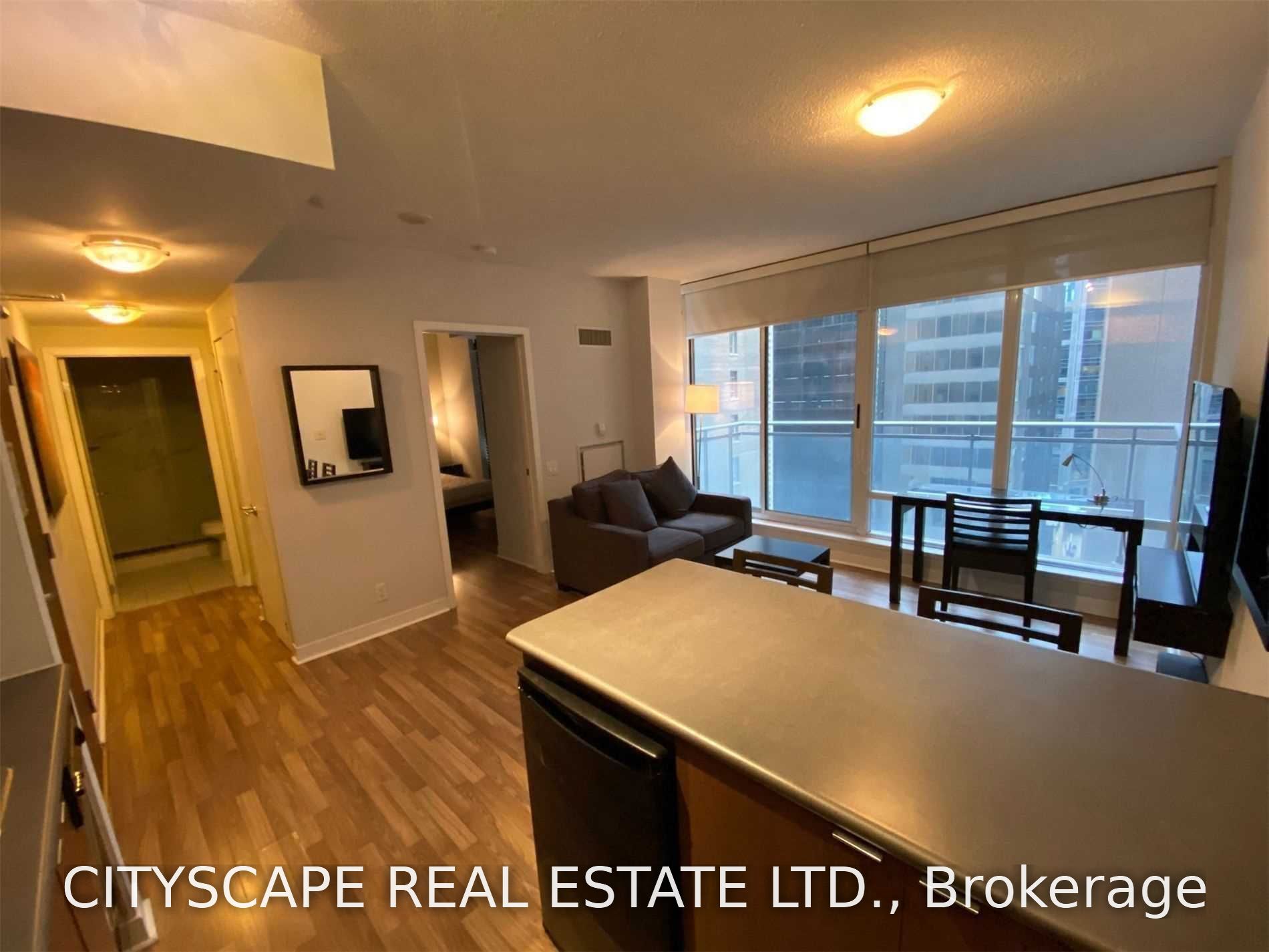 8 Colborne Street 1702, Toronto, ON M5E 1E1 photo 2